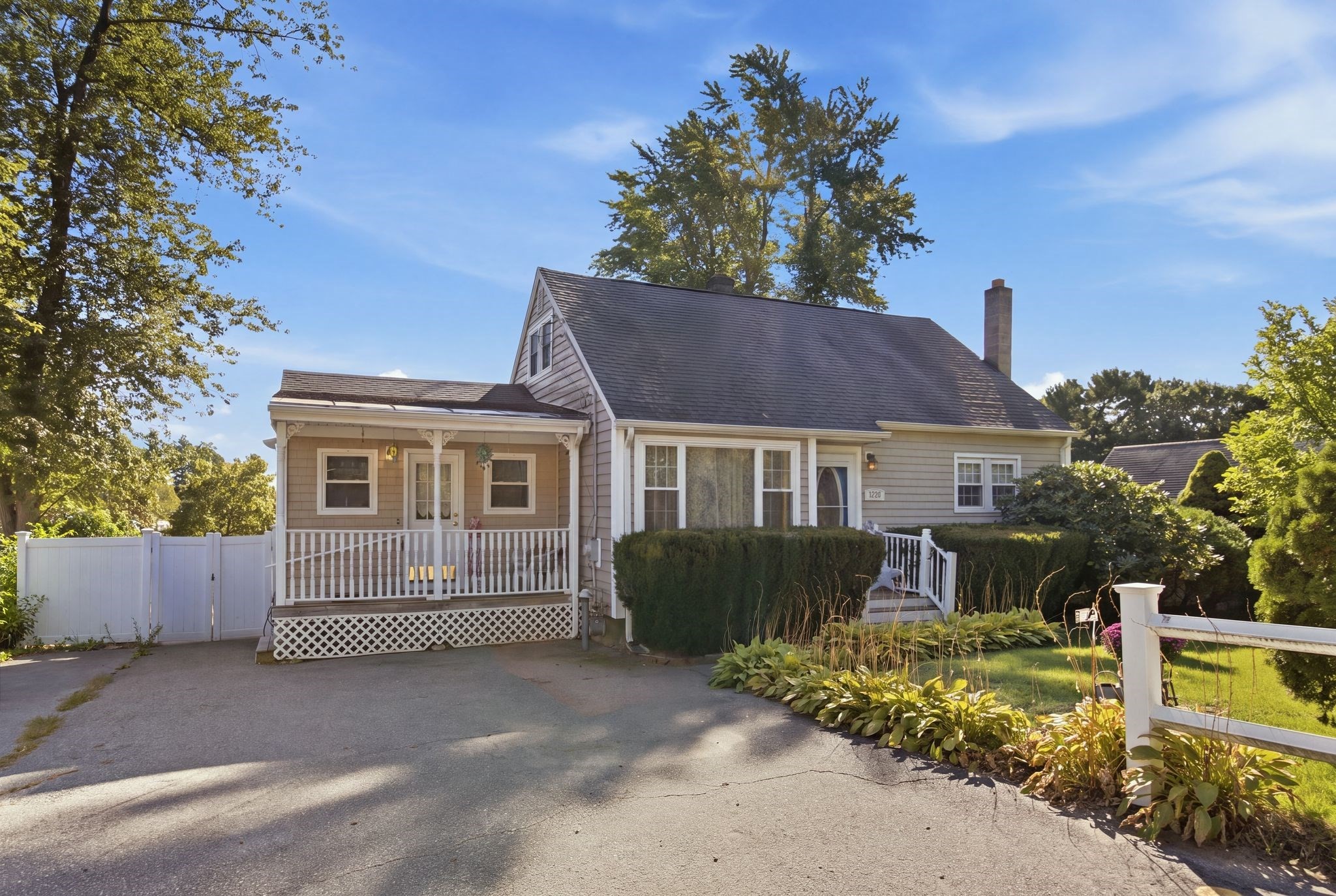 1259 Shawsheen St, Tewksbury, MA 01810