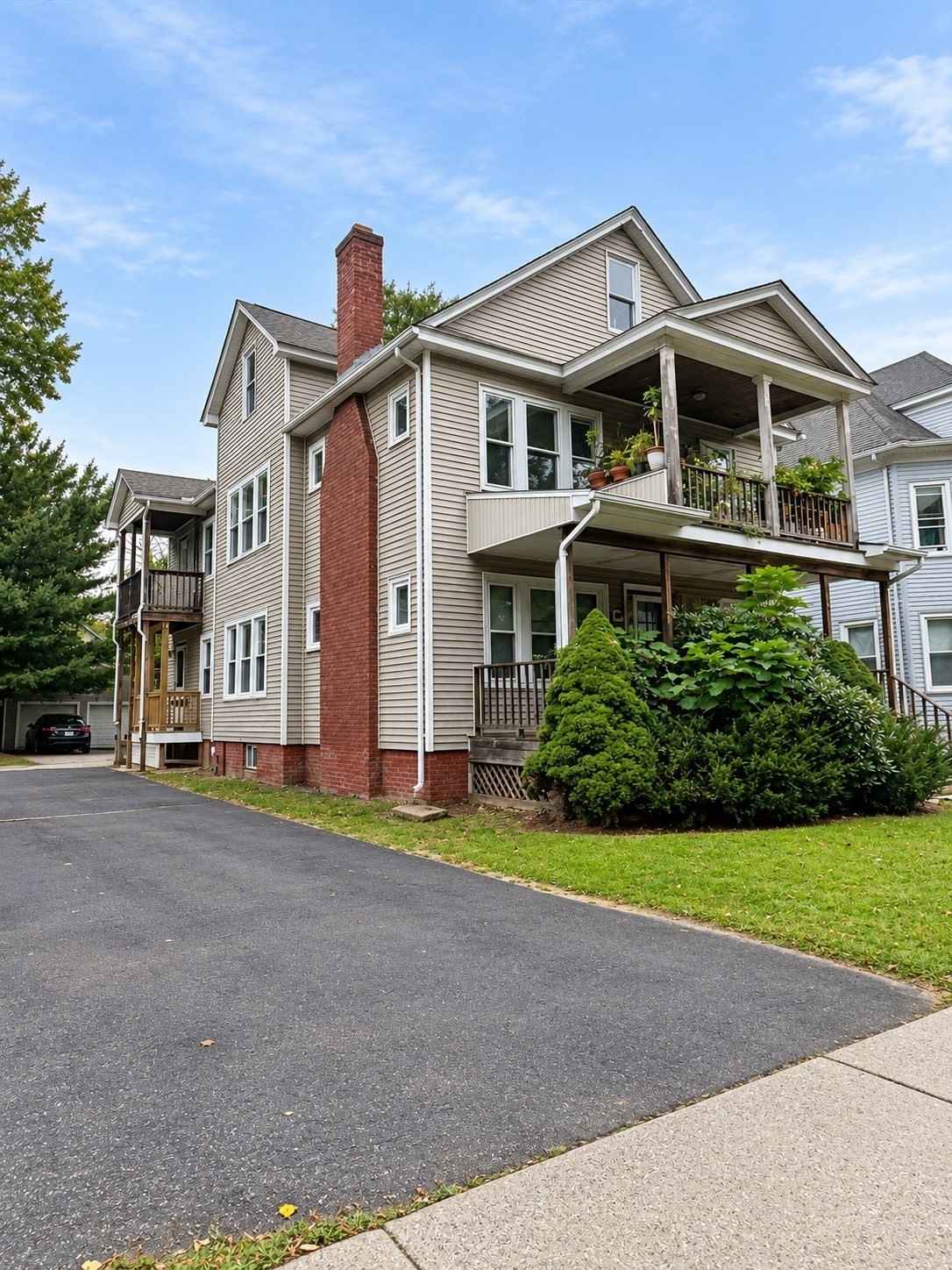 354 White St, Springfield, MA 01108