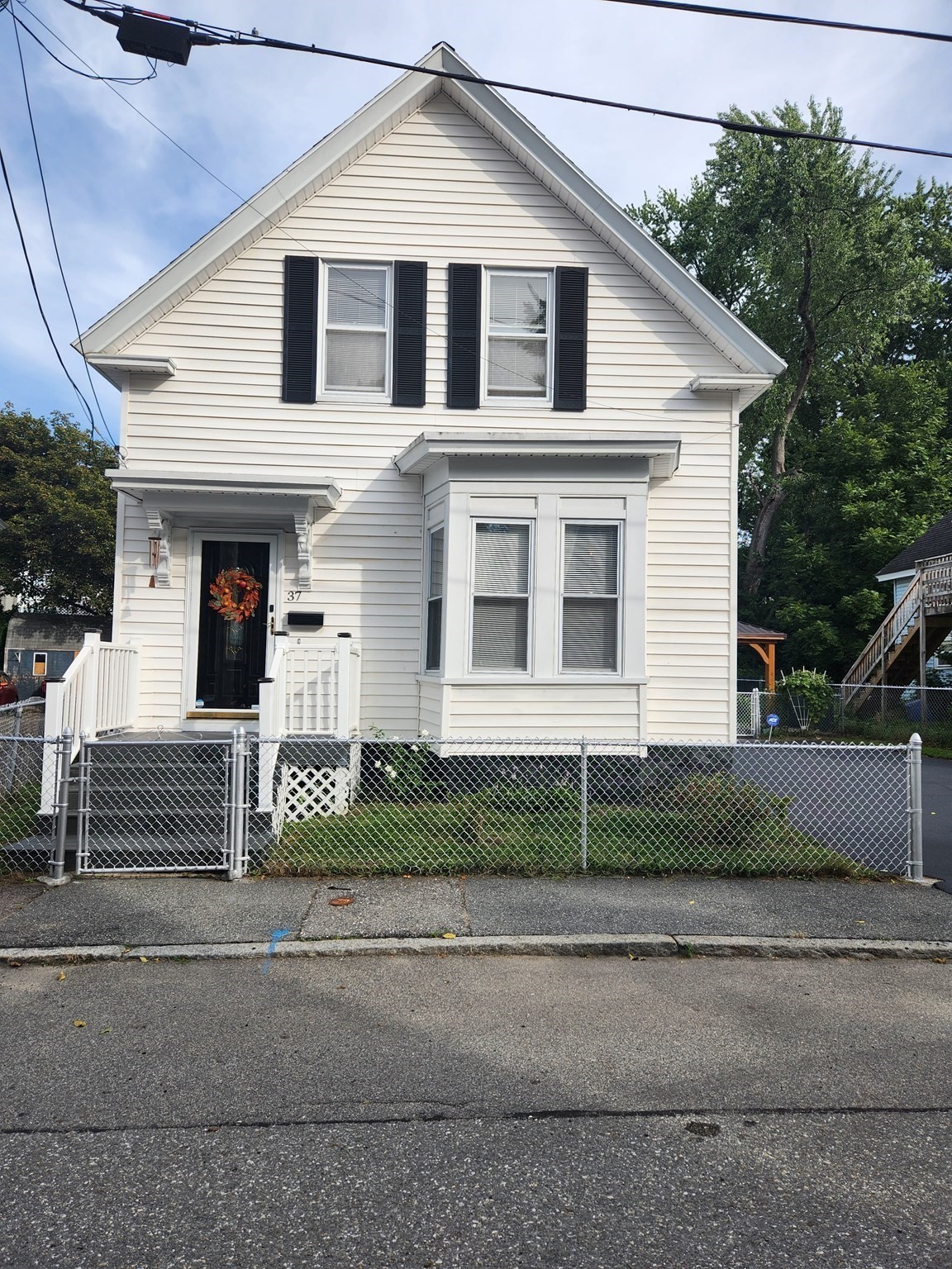 37 Barclay  Street, Lowell, MA 01851