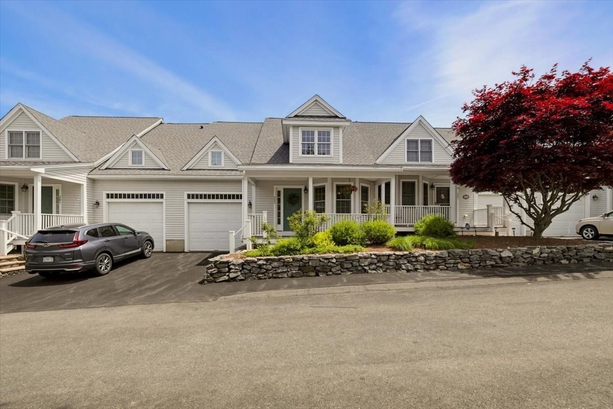 10 Charnstaff Lane Unit 202, Billerica, MA 01821