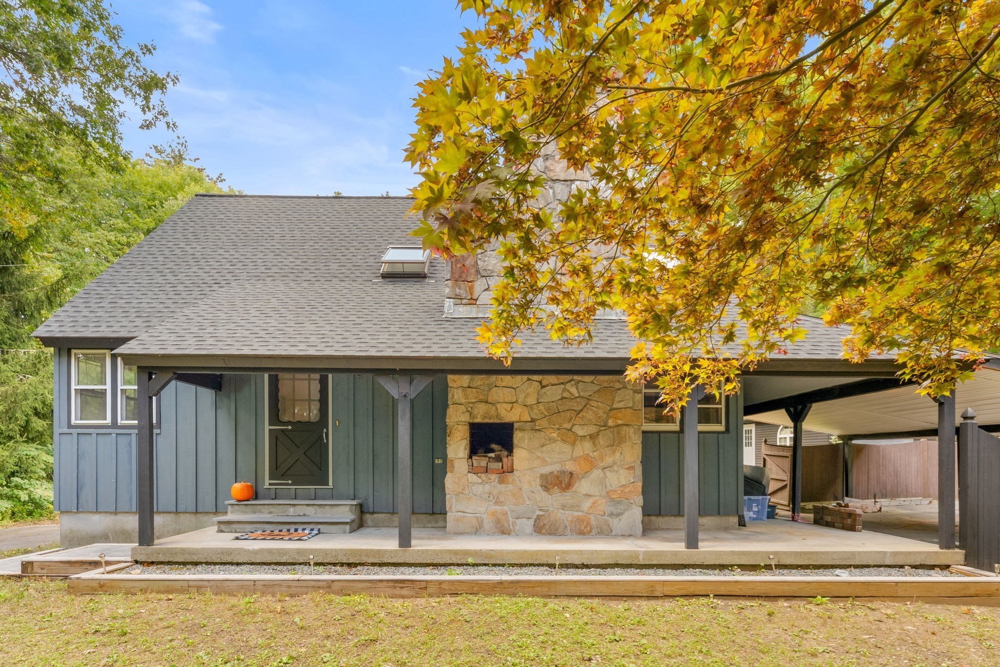 143 Hudson Rd, Stow, MA 01775