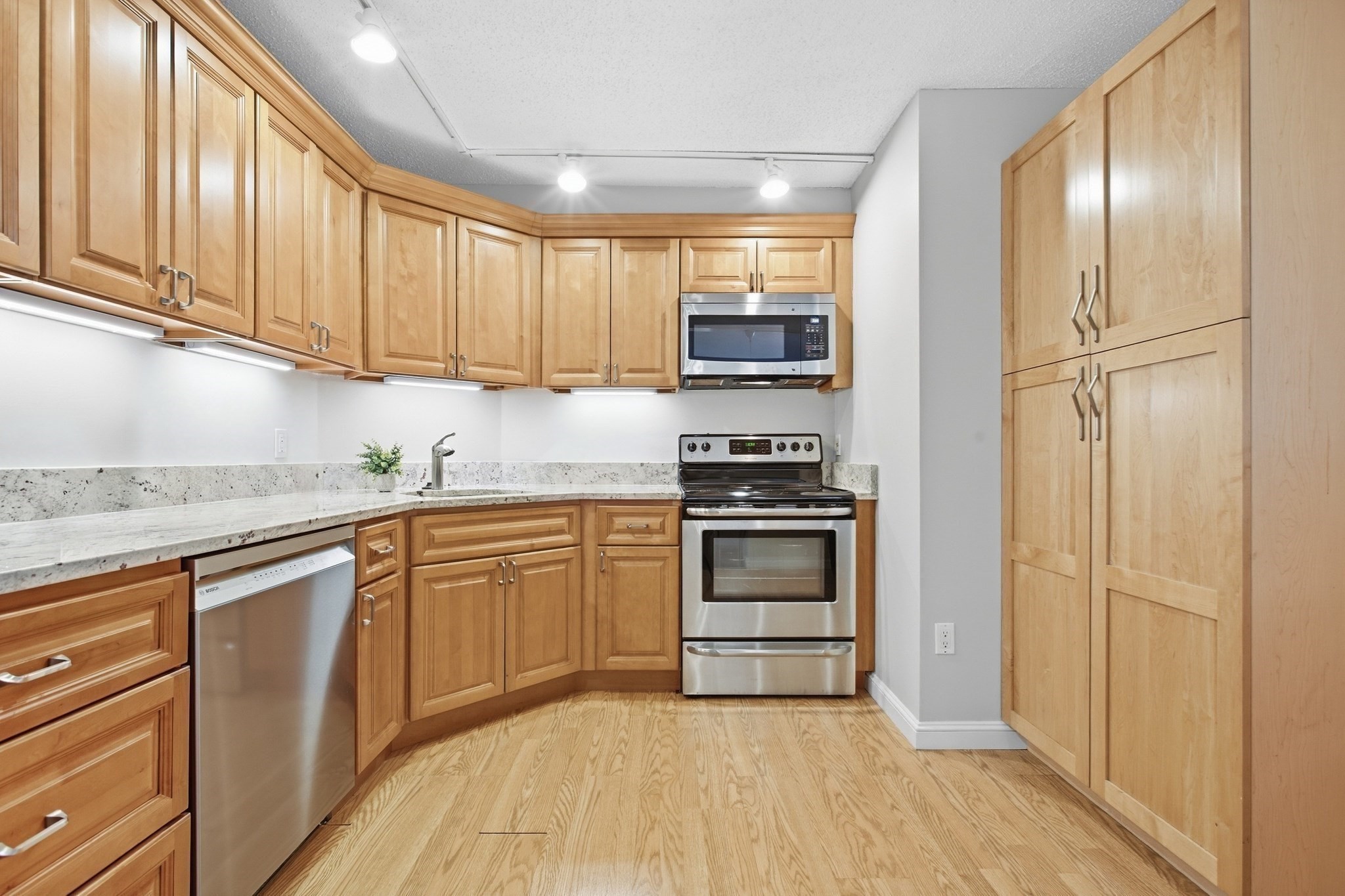 151 Coolidge Ave Unit 712, Watertown, MA 02472