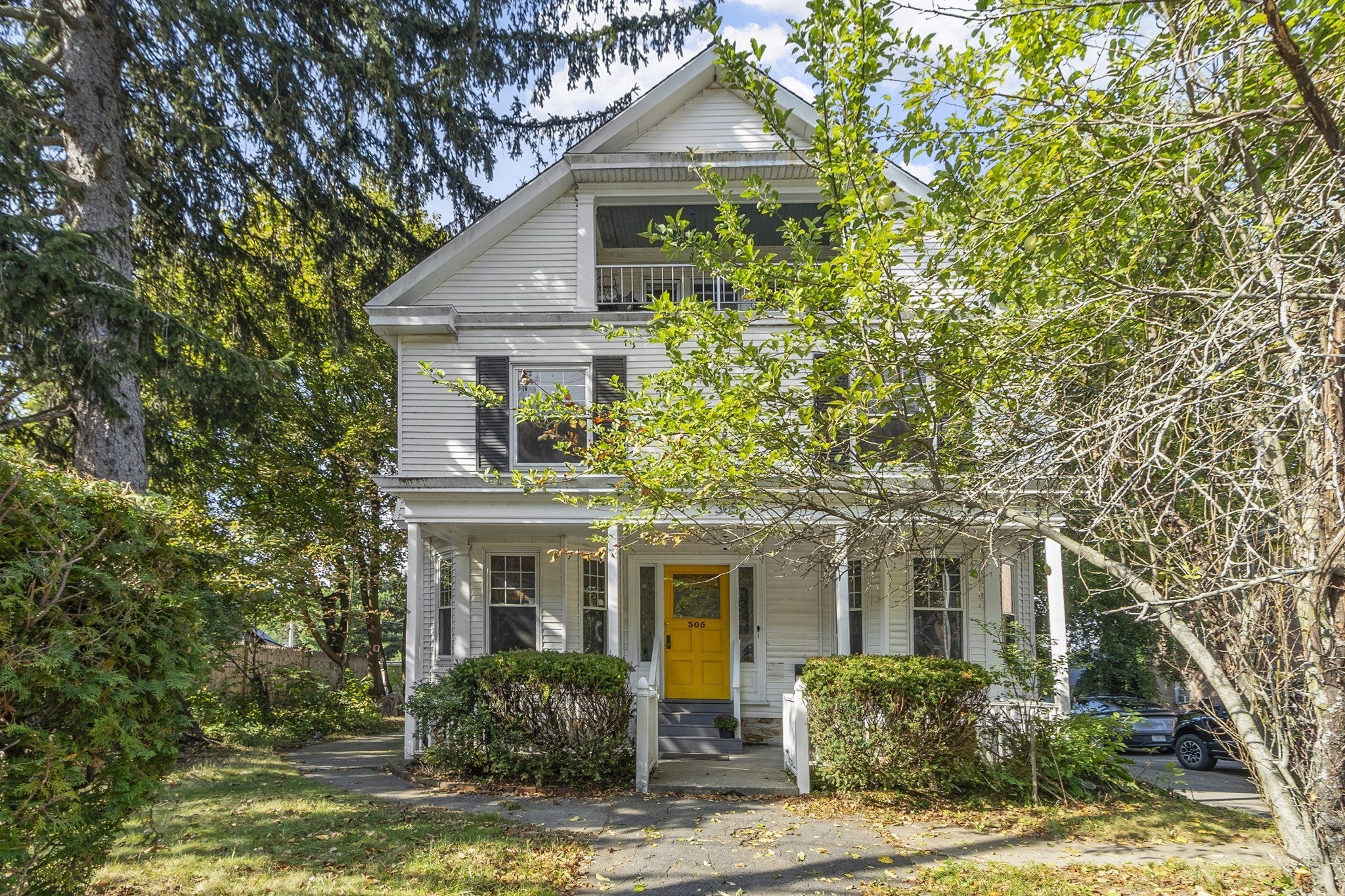305 Nesmith St, Lowell, MA 01852