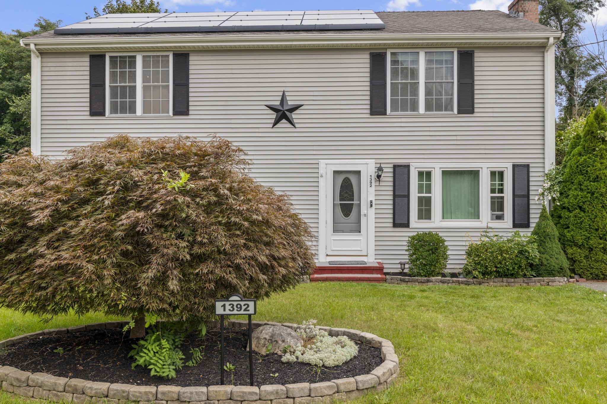 1392 Old Pleasant St, Bridgewater, MA 02324