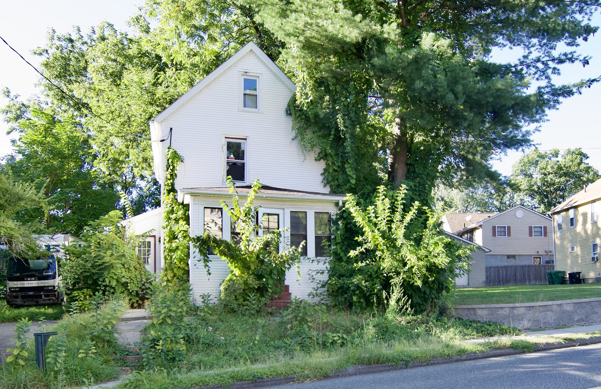 193 Sheridan St, Chicopee, MA 01013
