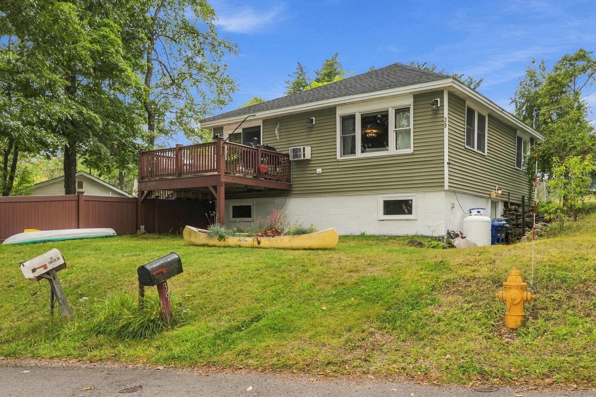 39 Lakeview Dr, Leominster, MA 01453