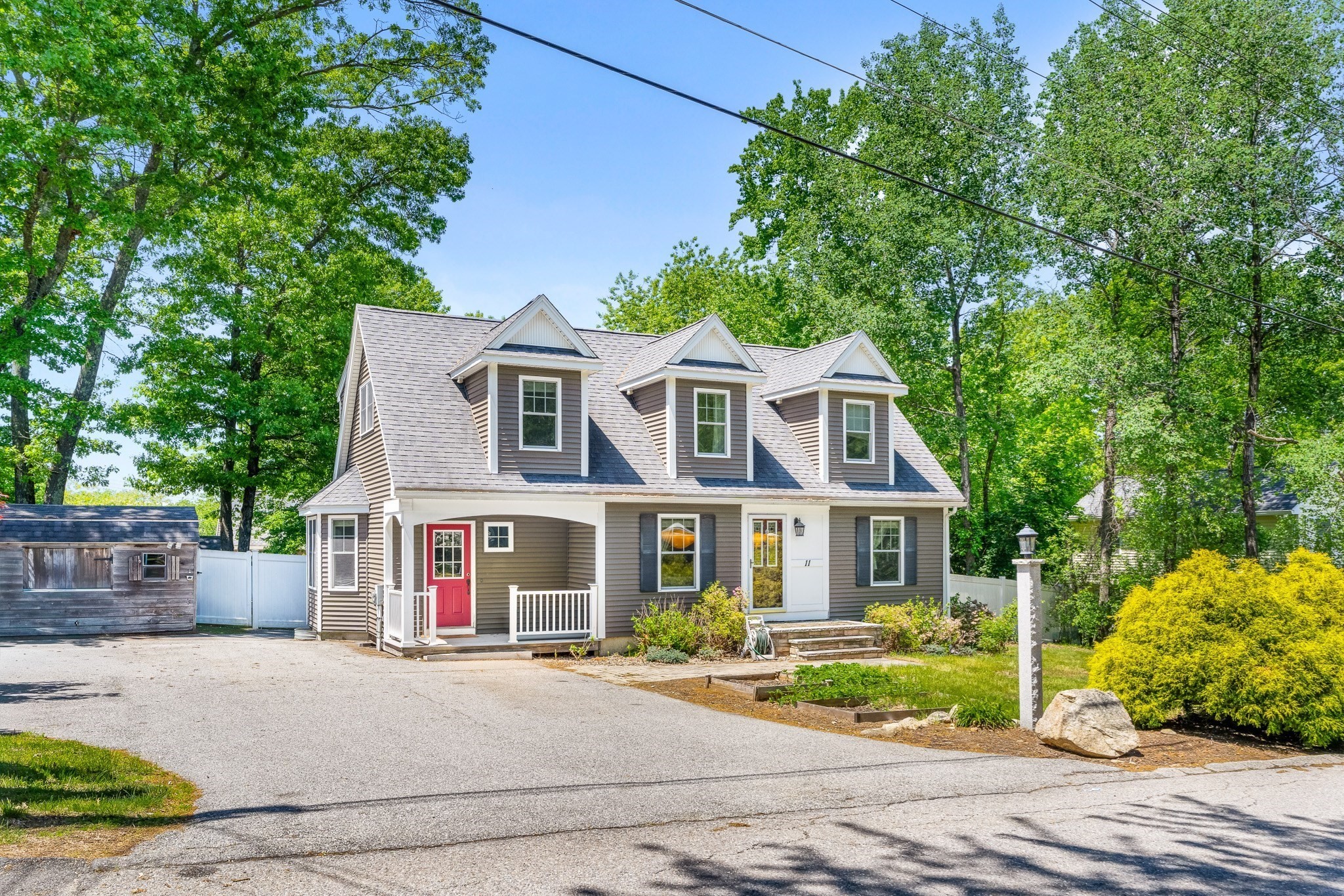 11 Woodbury Rd, Billerica, MA 01821