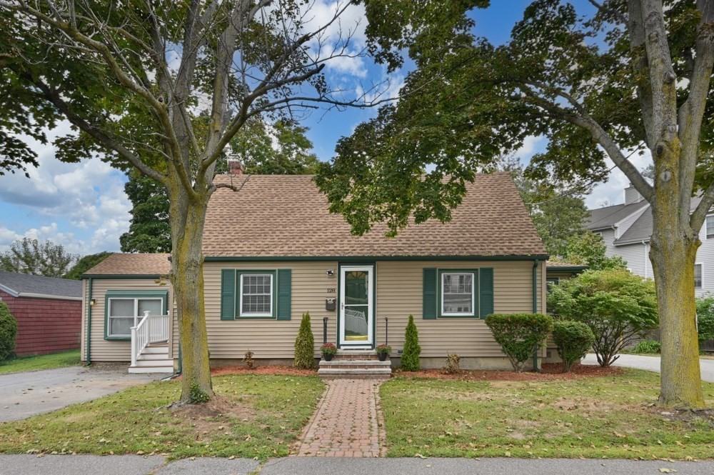 128 Collins St, Danvers, MA 01923
