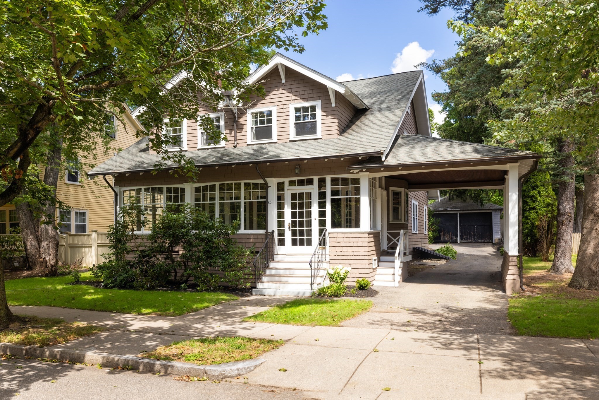 861 Commonwealth Ave, Newton, MA 02459