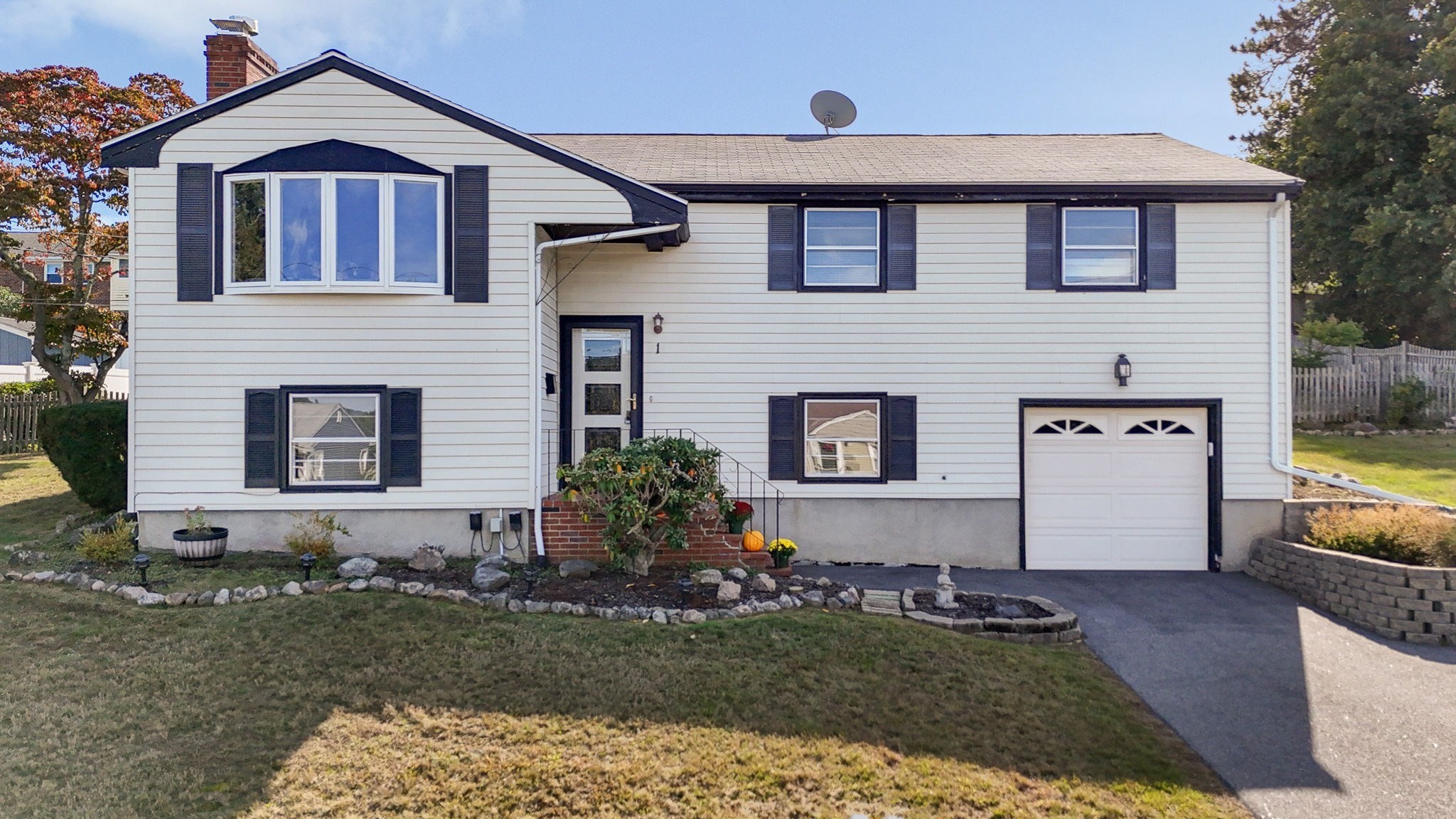 1 George Avenue, Peabody, MA 01960