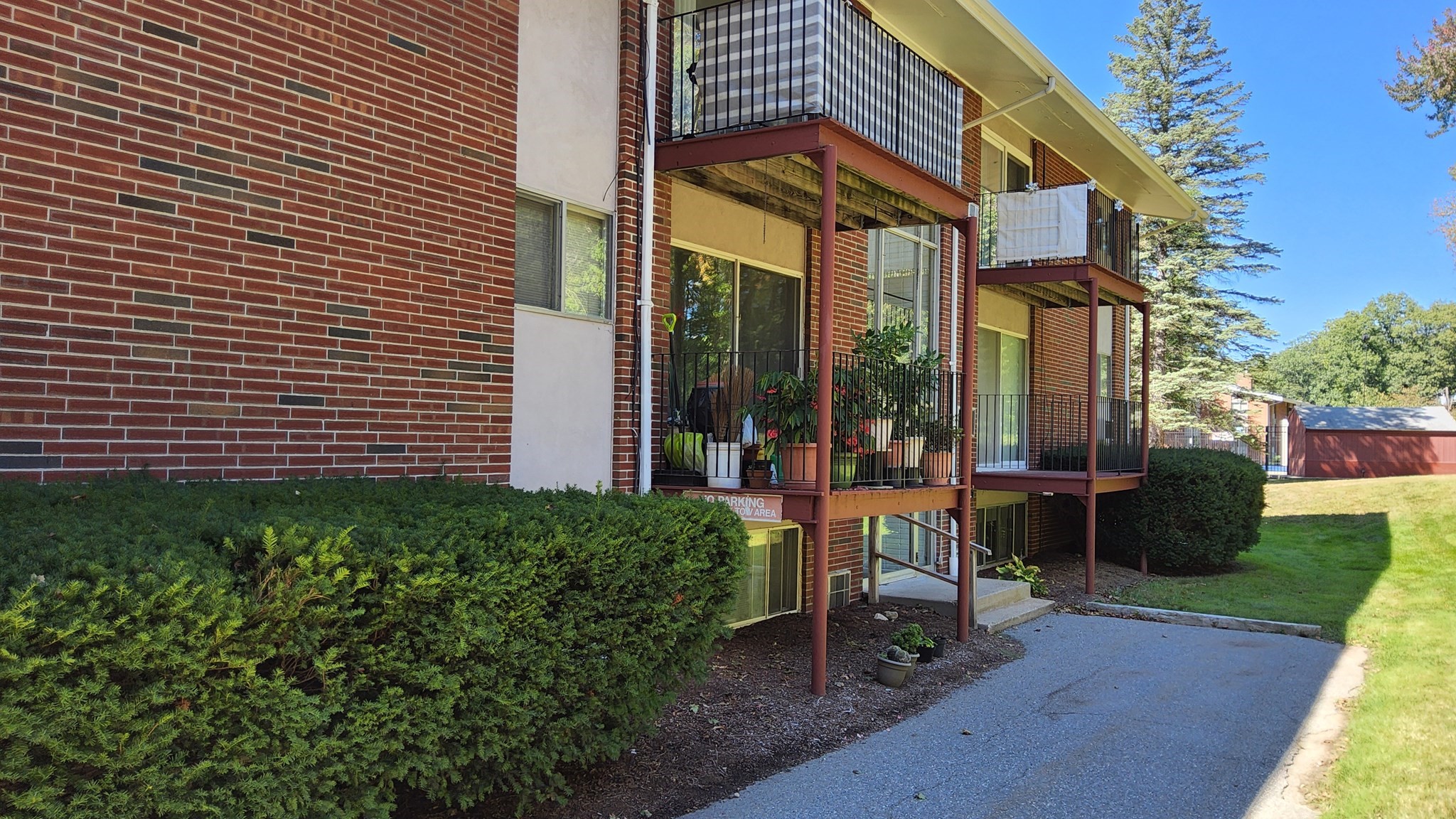 9 Longwood Dr Unit 4, Andover, MA 01810