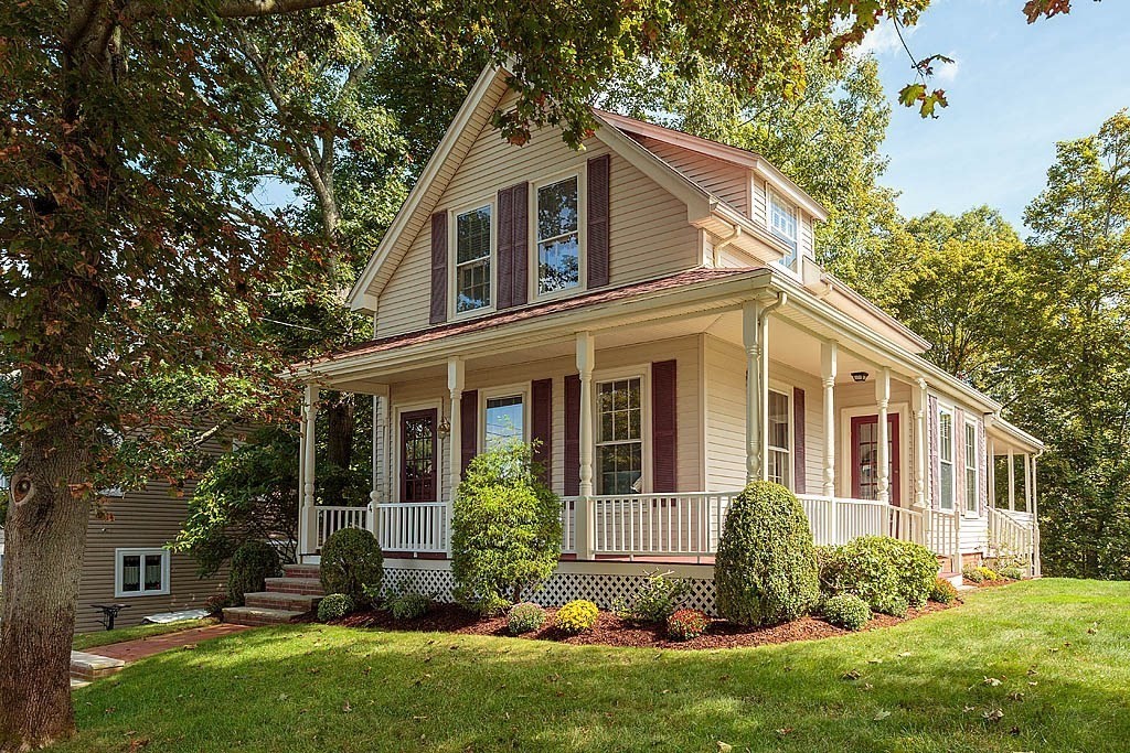 4 Highland Ave, Stoneham, MA 02180