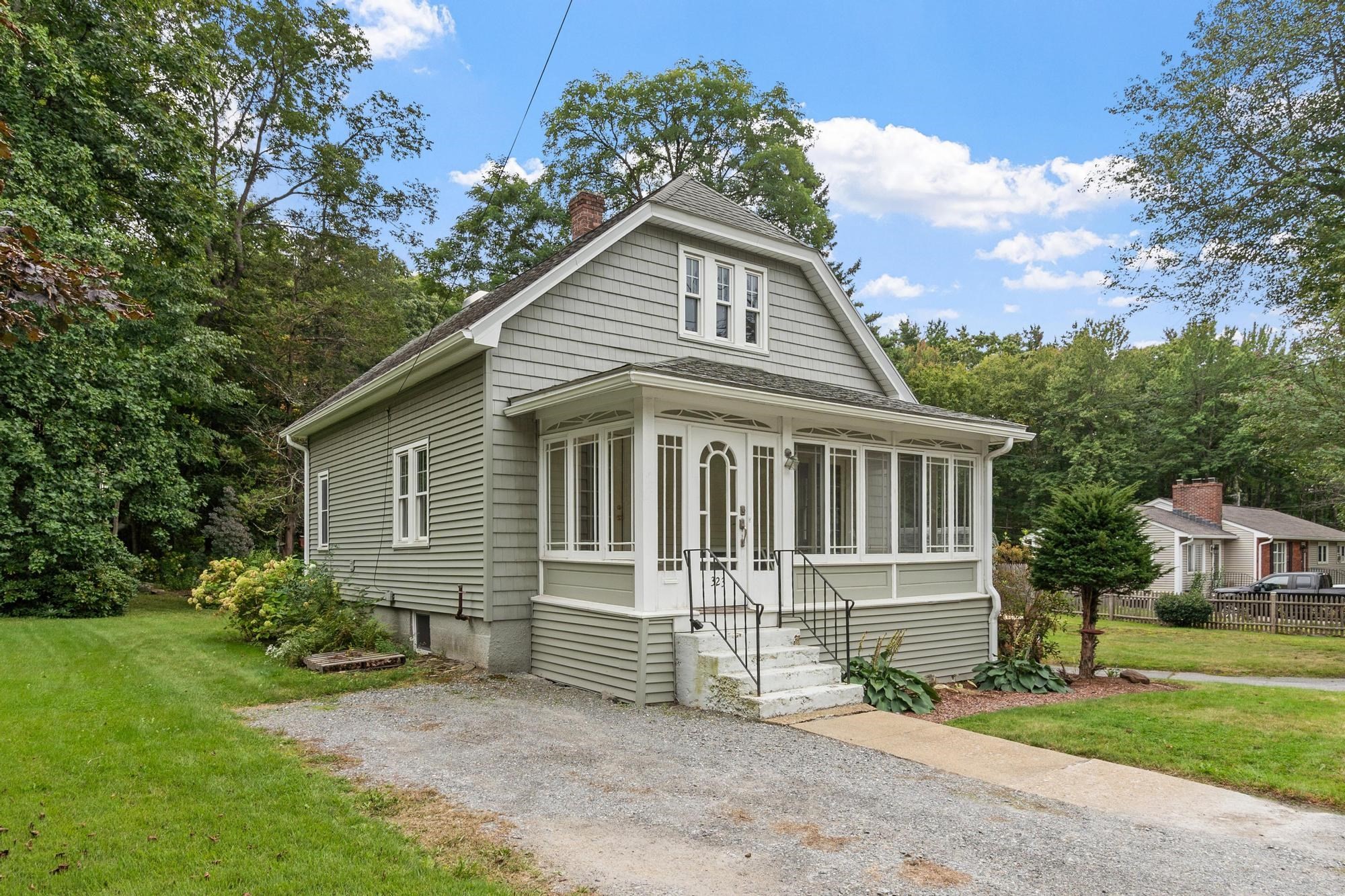323 Pearl St, Gardner, MA 01440