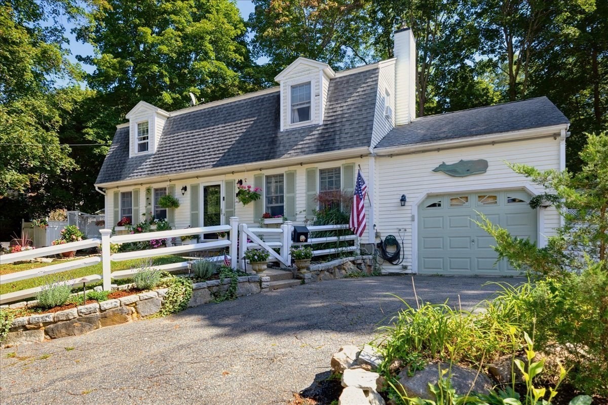 4 Brierwood Ct, Gloucester, MA 01930