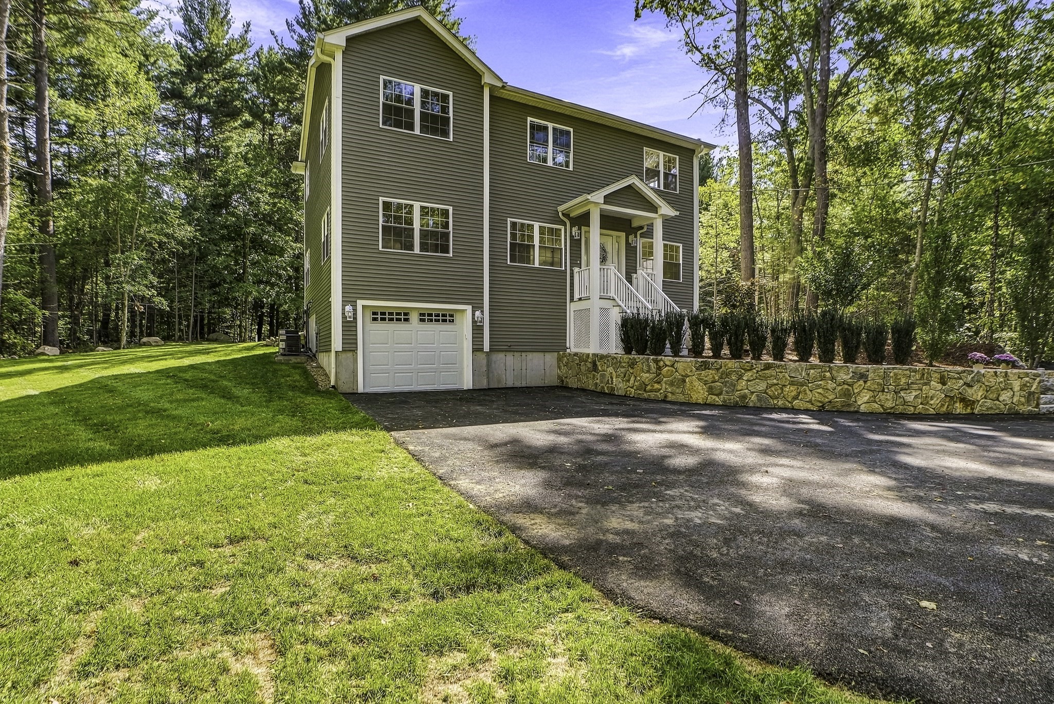 91 High, Upton, MA 01568
