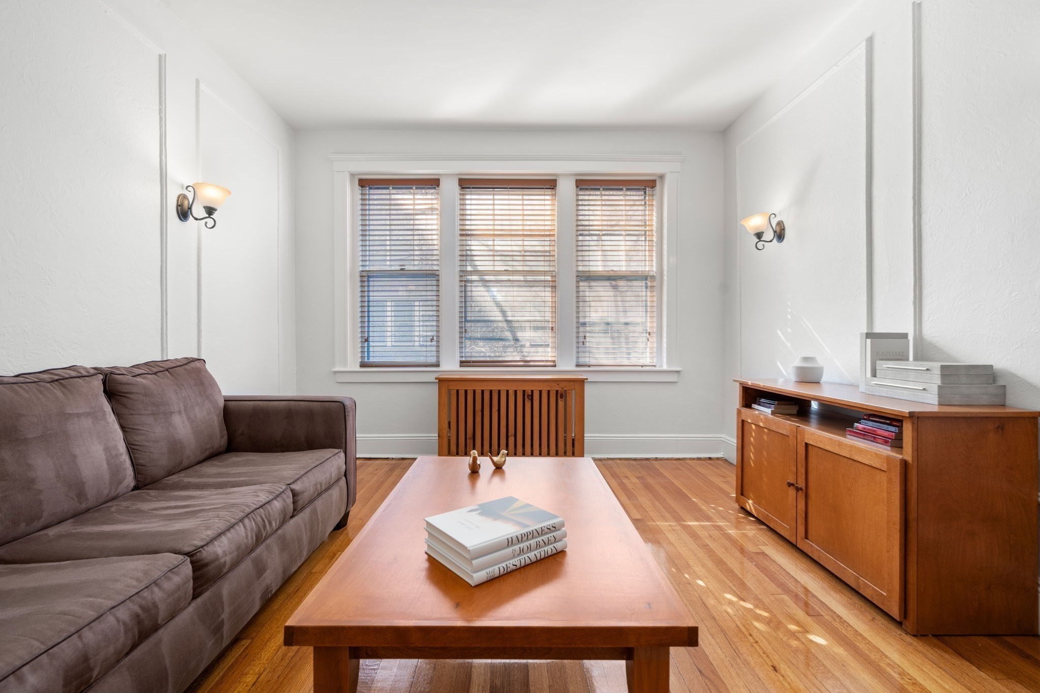 461 Washington St Unit 1, Brookline, MA 02446