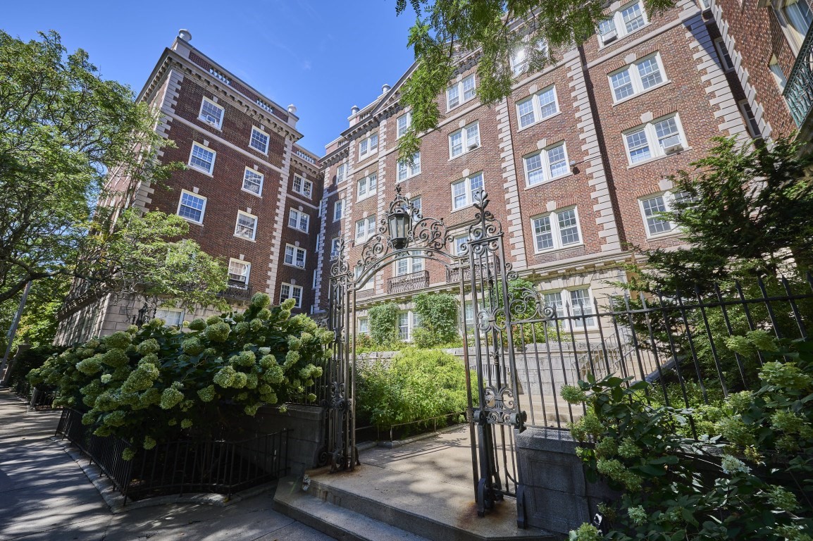 7 Arlington St Unit 4, Cambridge, MA 02140