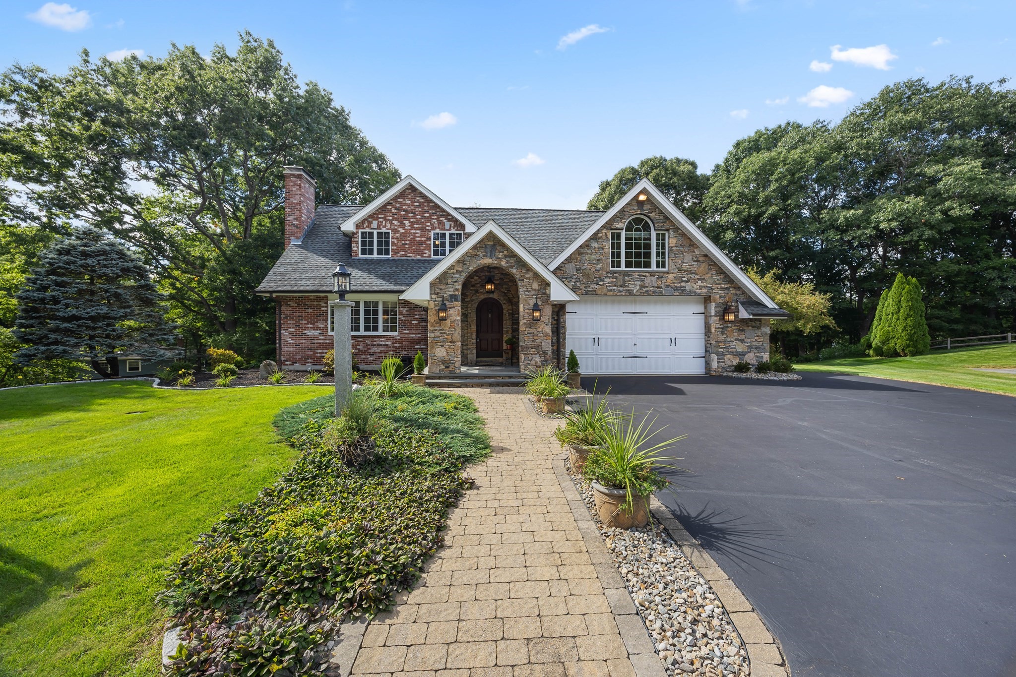 9 Cranbrook Rd, Shrewsbury, MA 01545
