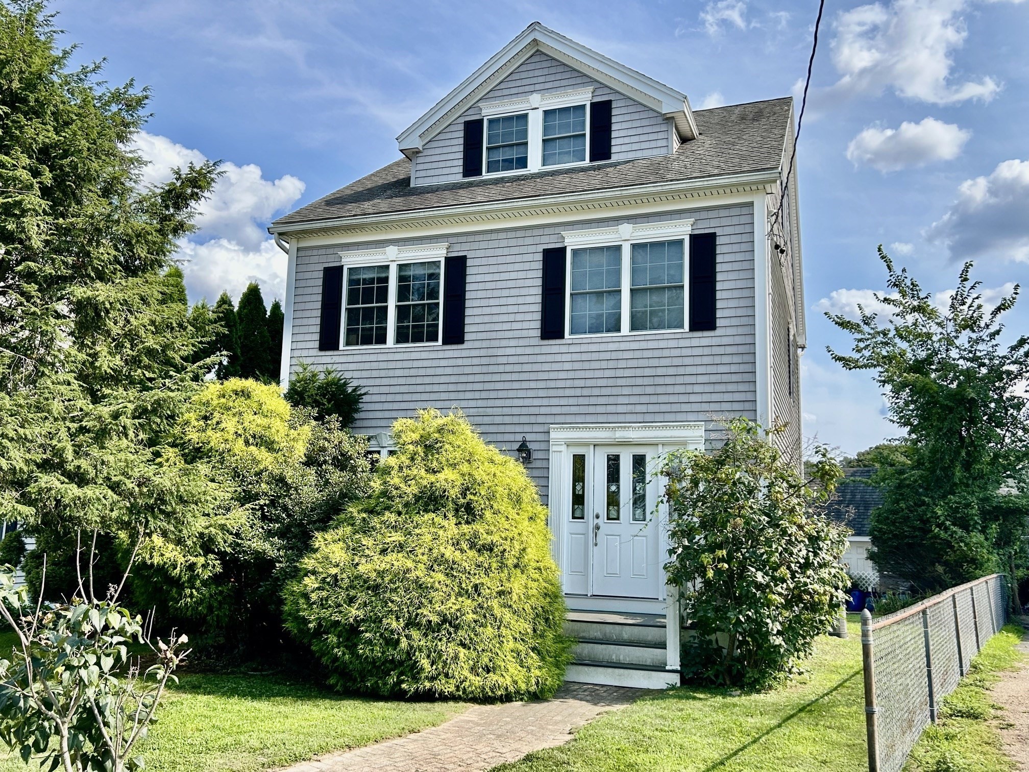 35 Hiawatha Avenue, Waltham, MA 02451