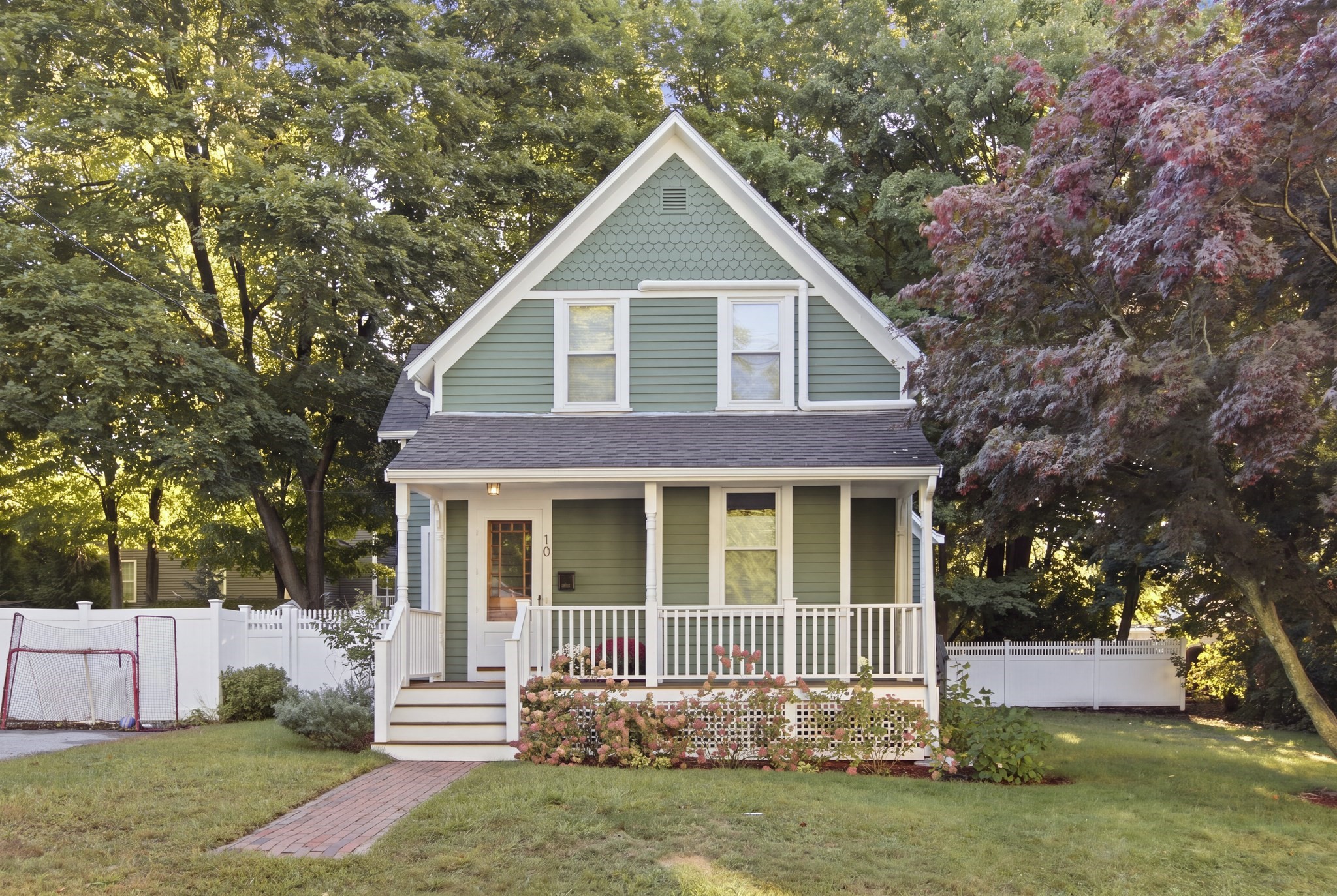 10 Eaton St, Reading, MA 01867