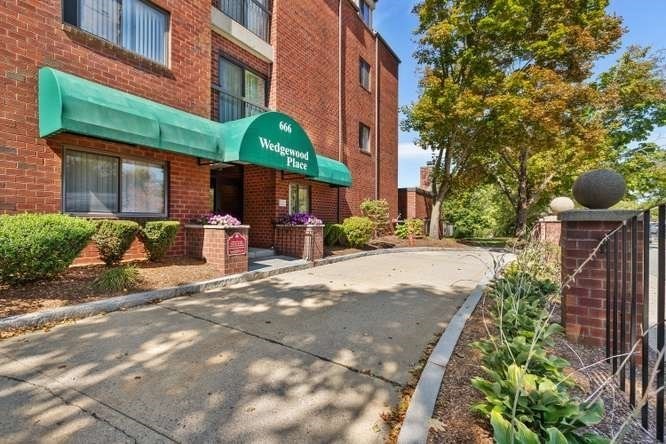 666 Main Street Unit 217, Winchester, MA 01890