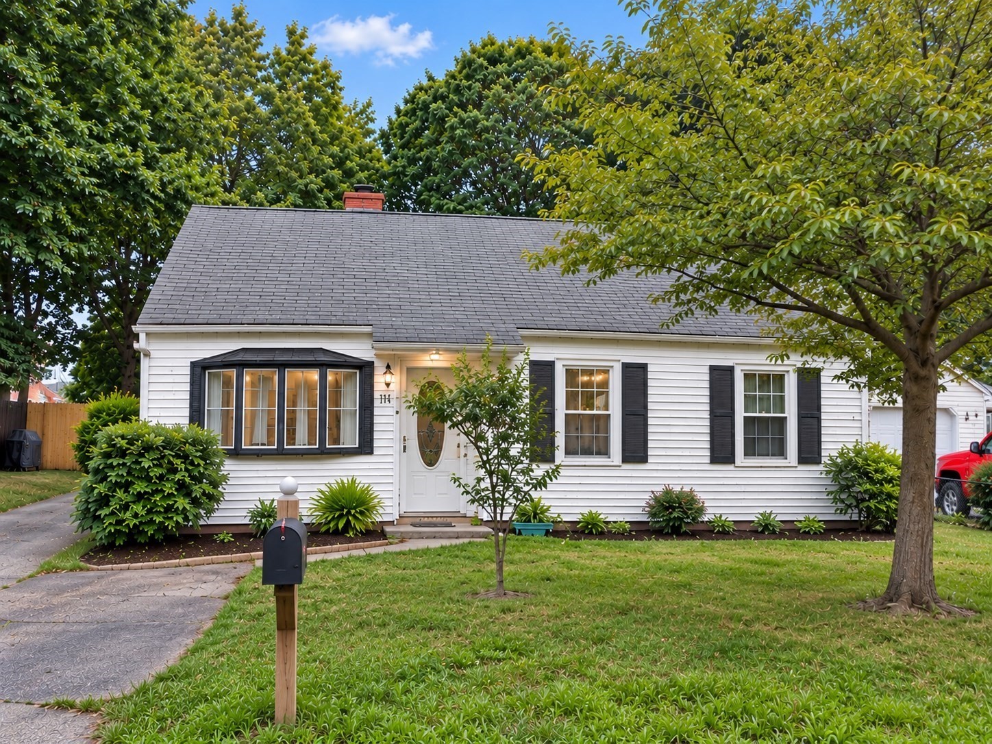 19 Rayburn Rd, Stoughton, MA 02072