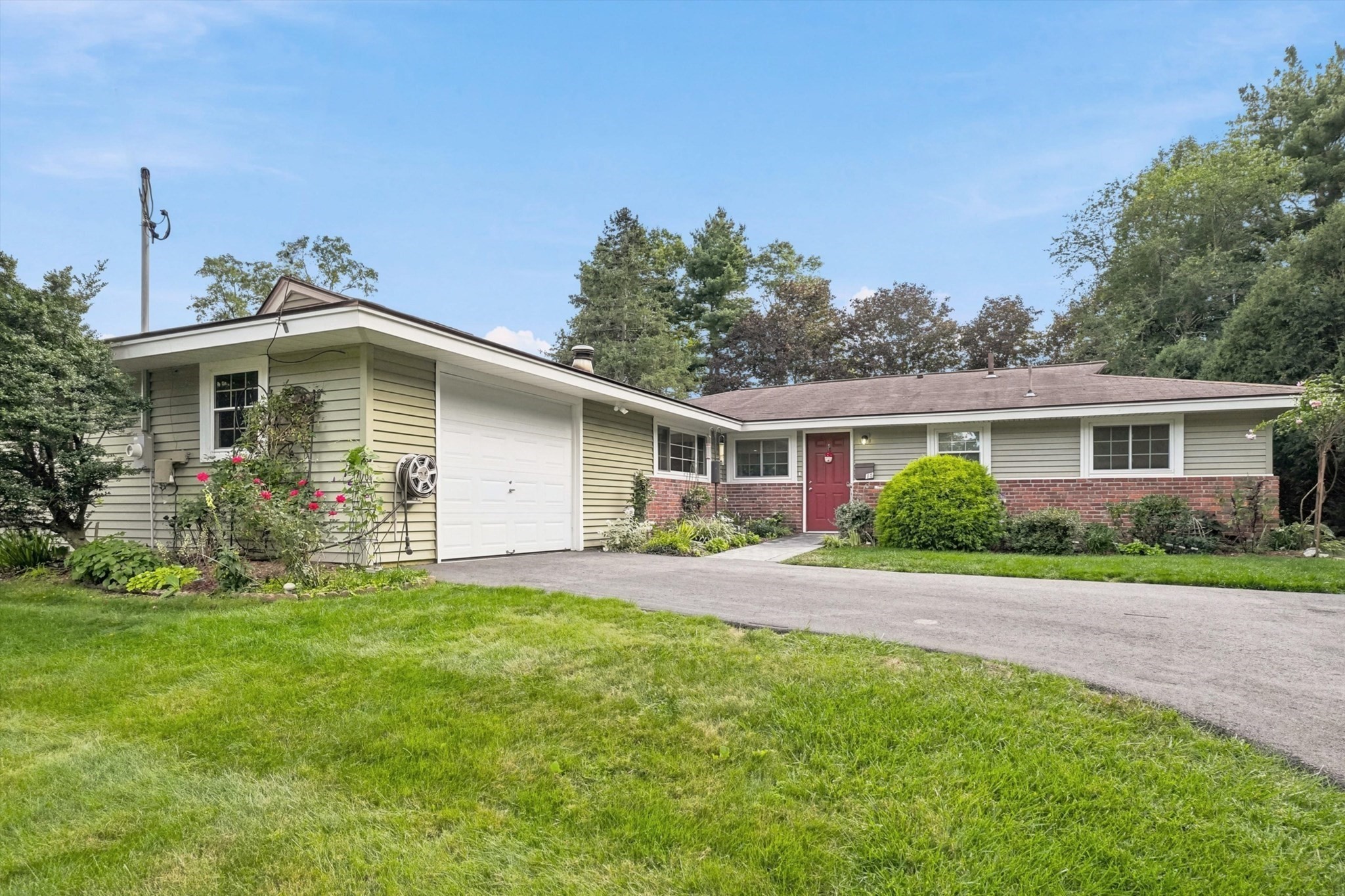 15 Eaton Rd W, Framingham, MA 01701