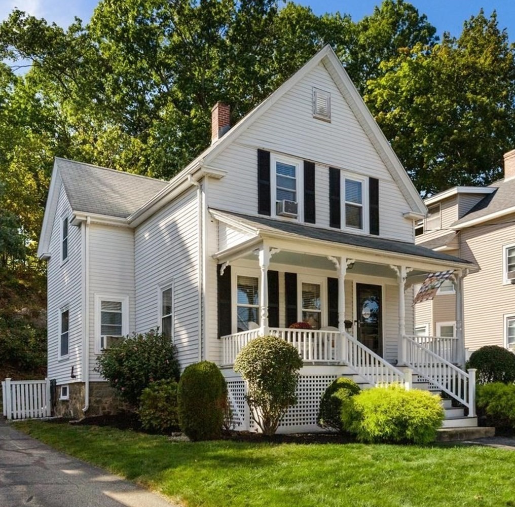 5 Walnut St, Wakefield, MA 01880
