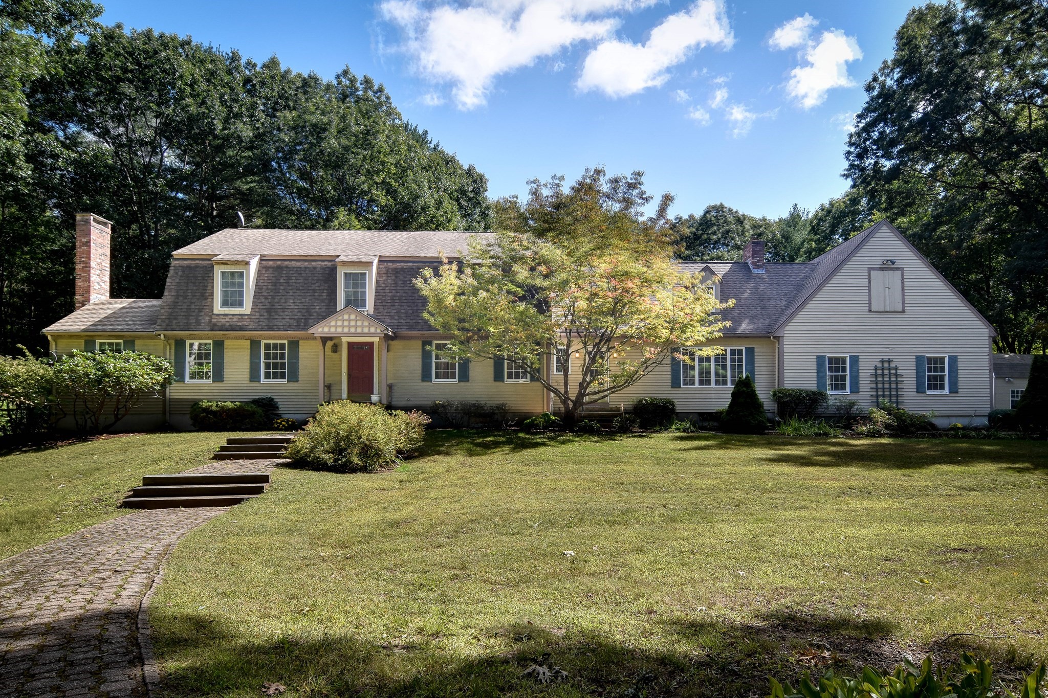 46 Donnelly Dr, Dover, MA 02030