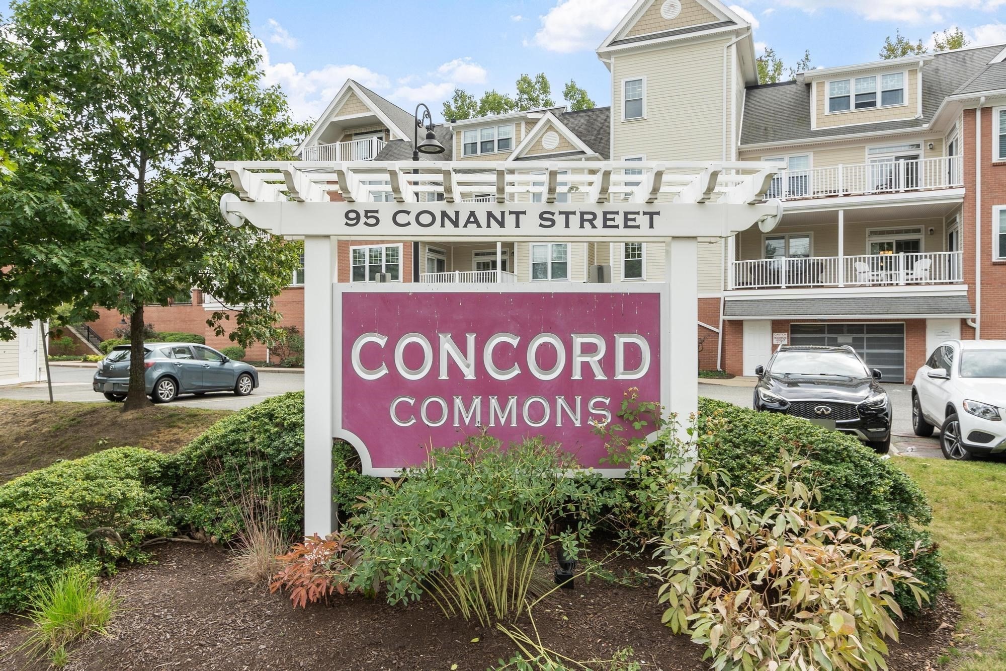 95 Conant St Unit 214, Concord, MA 01742
