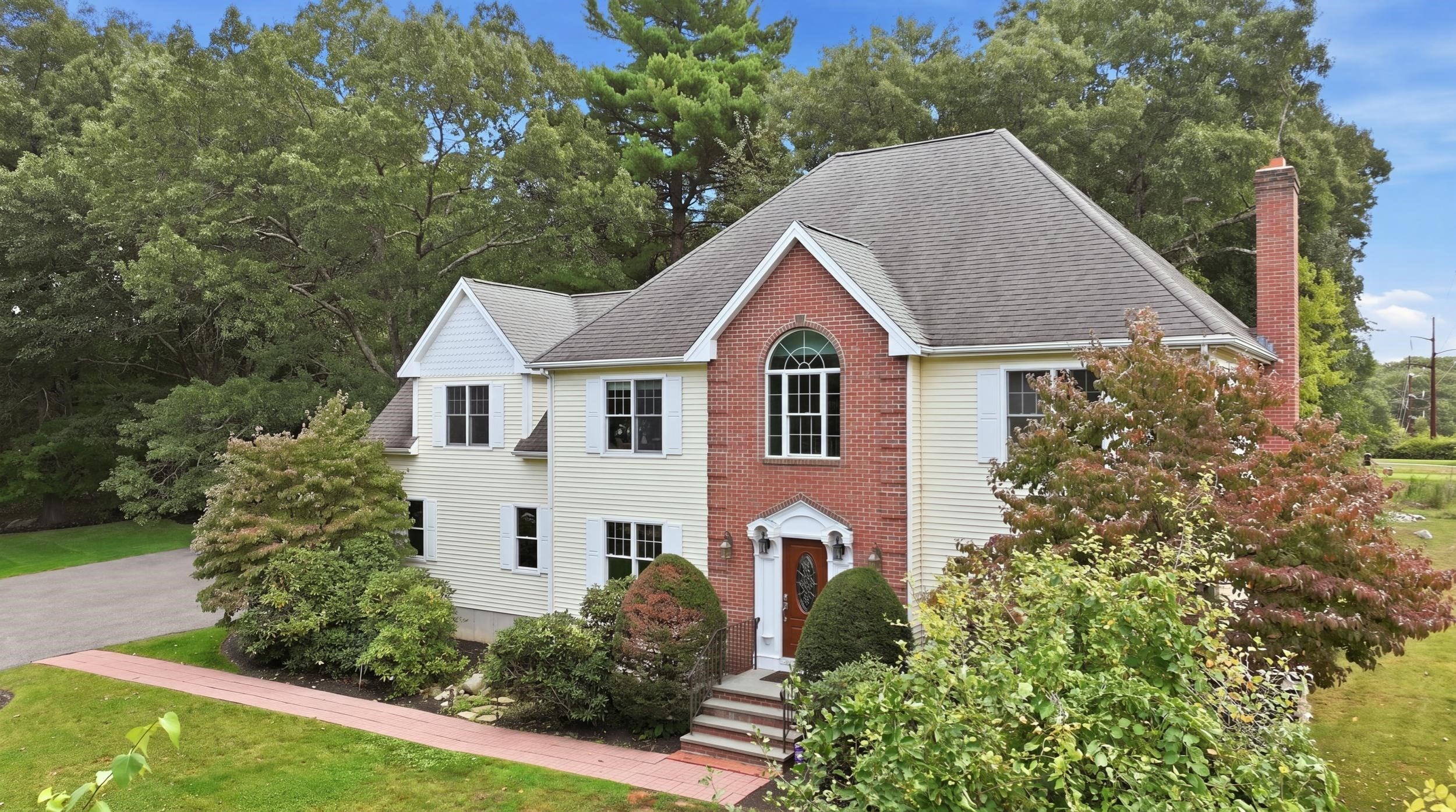 24 Goodnow Ln, Framingham, MA 01702