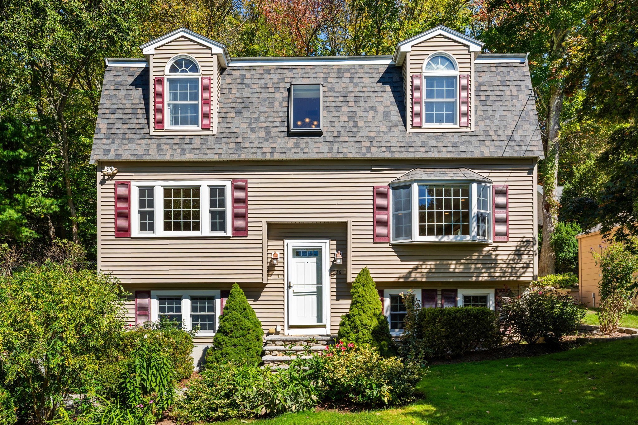 236 Sherburne Ave, Tyngsborough, MA 01879