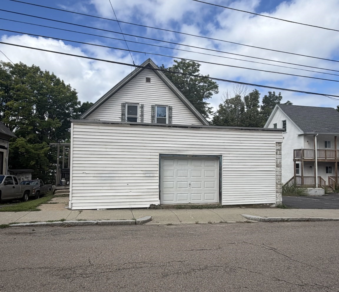 153 Pine St, Gardner, MA 01440