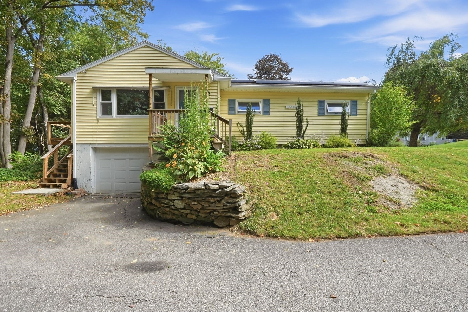 7 Athens St, Auburn, MA 01510