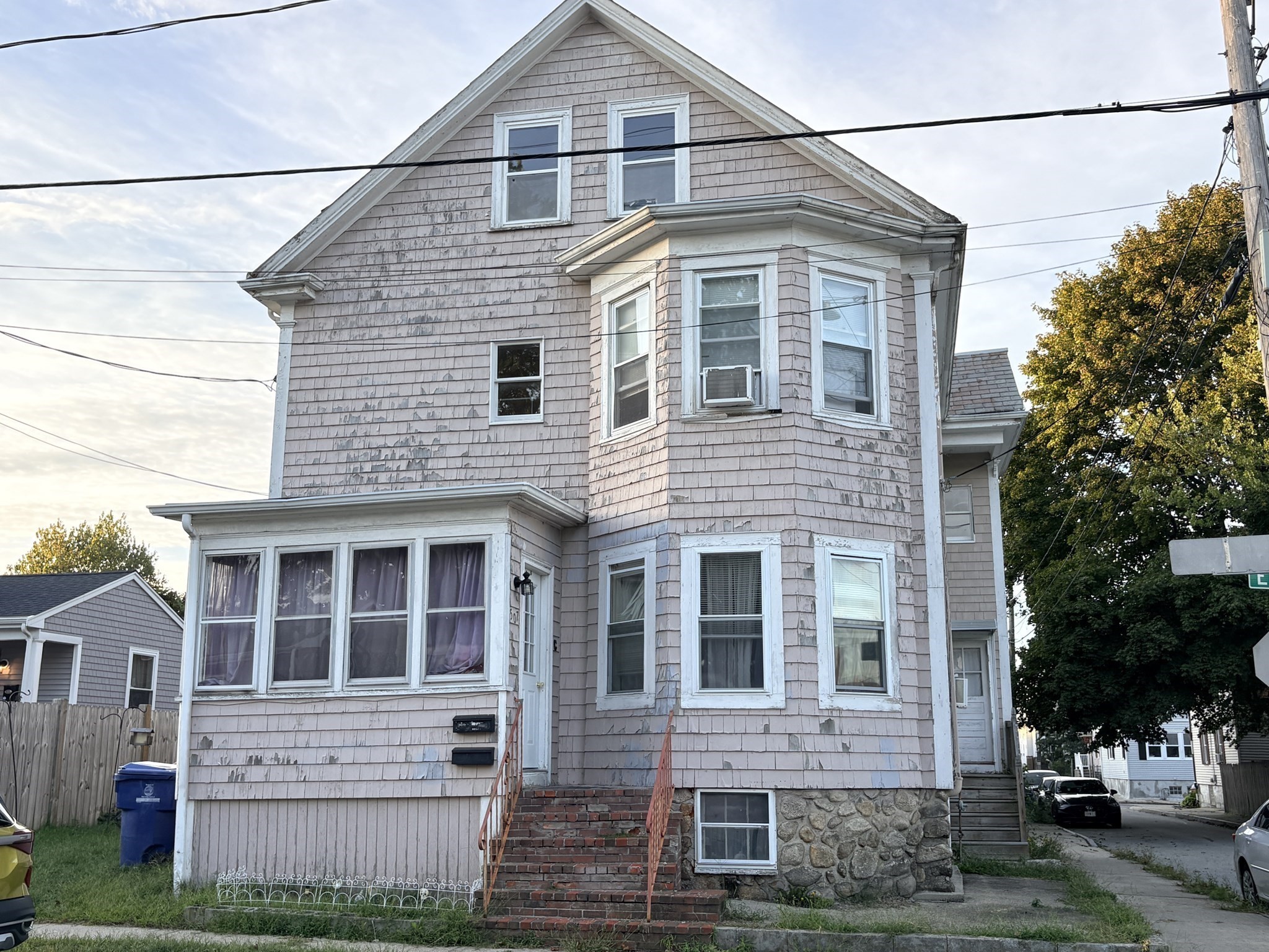 507 Elm St, New Bedford, MA 02740