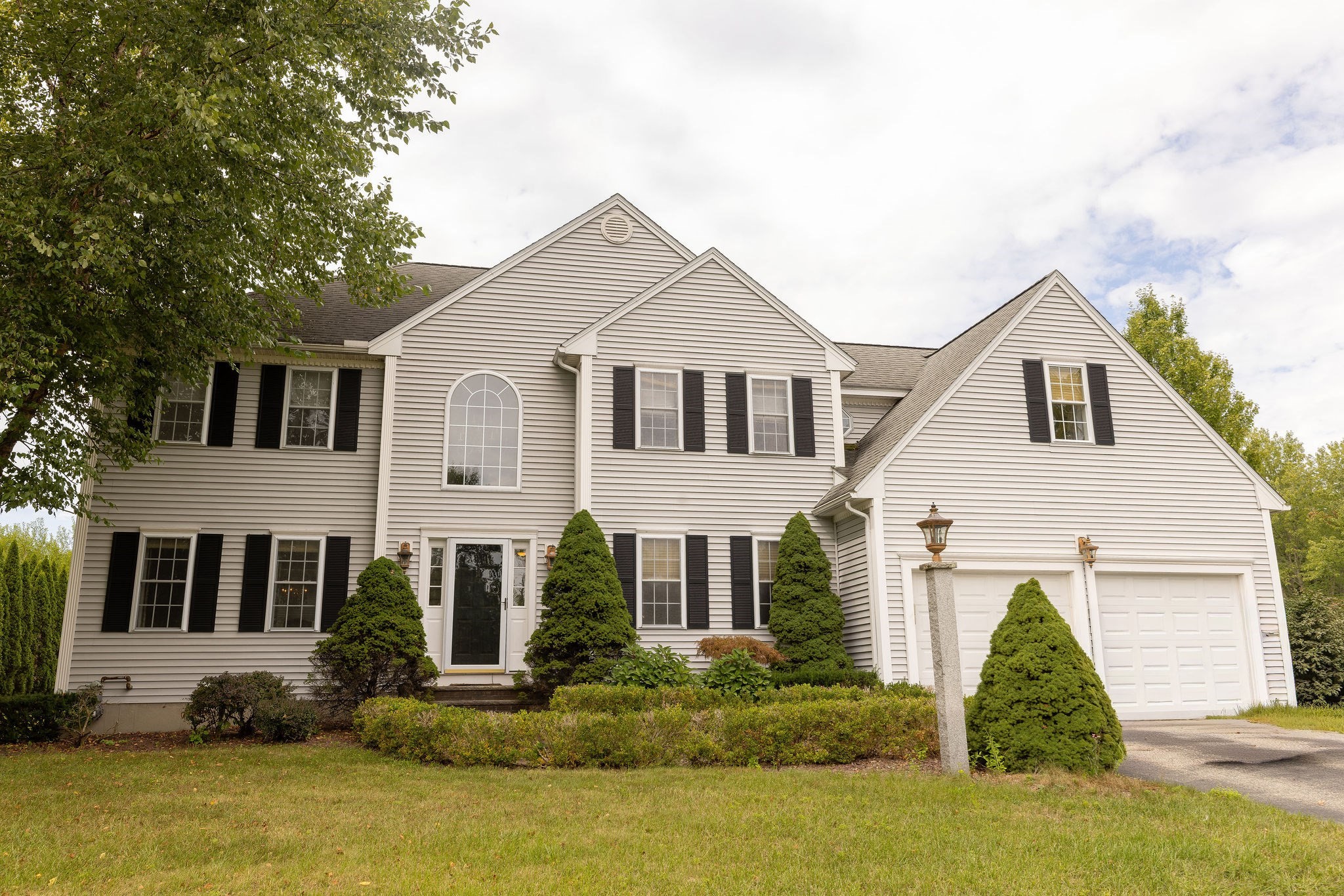 1 Gooseneck Ln, Westford, MA 01886