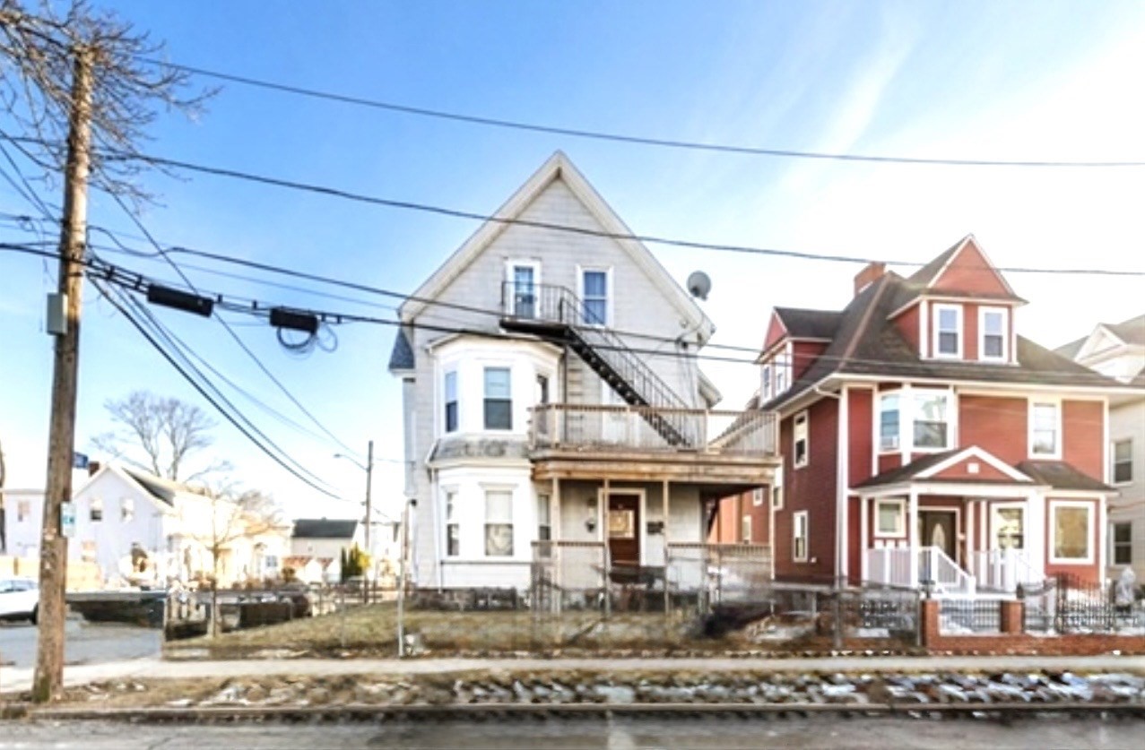 16 Salem St, Lynn, MA 01905