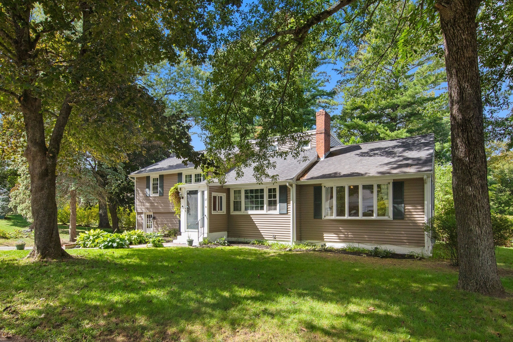 17 Rich Rd, Woburn, MA 01801