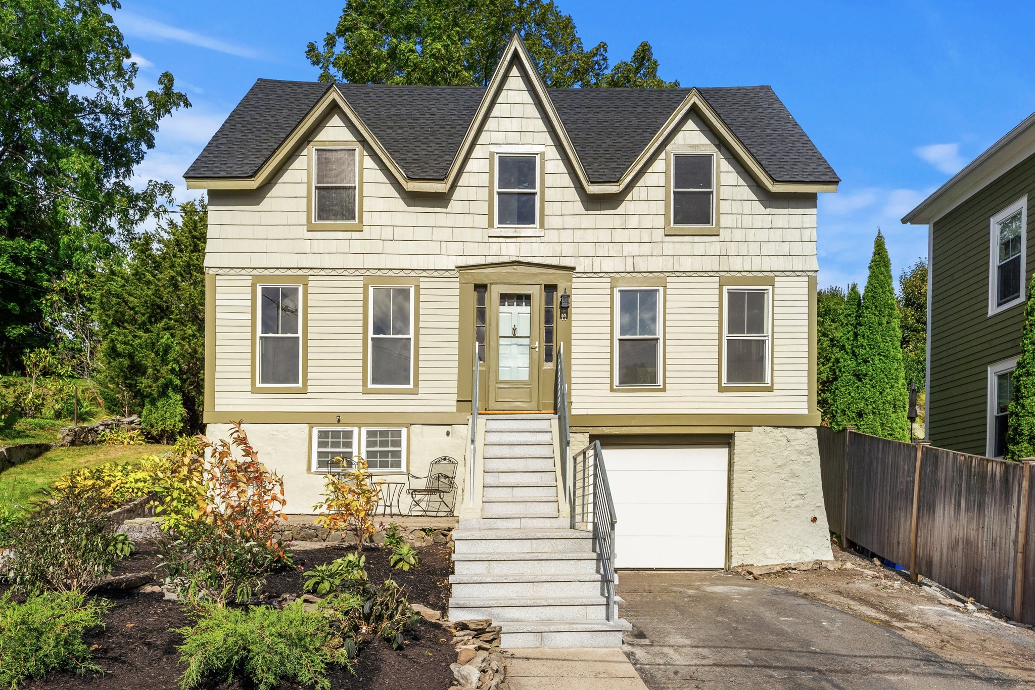 17 Cottage Street, Marblehead, MA 01945