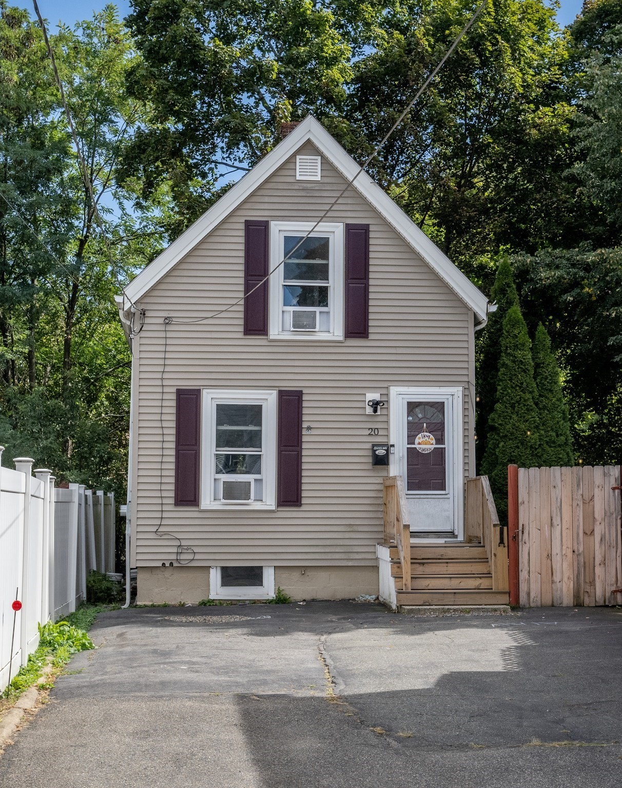 20 Ames St, Lynn, MA 01905
