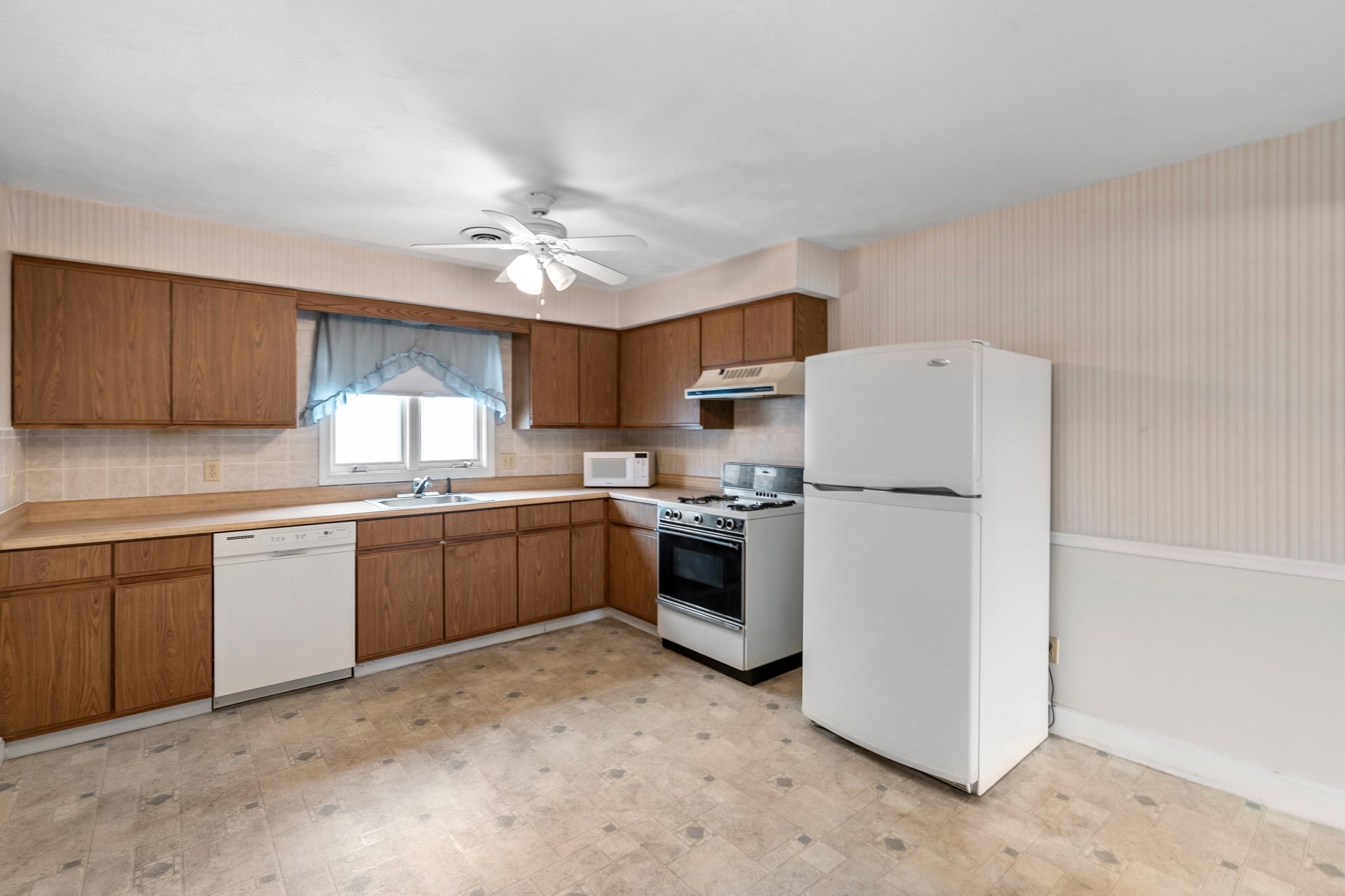 70 North Court Unit F, Fall River, MA 02720 - Image 6