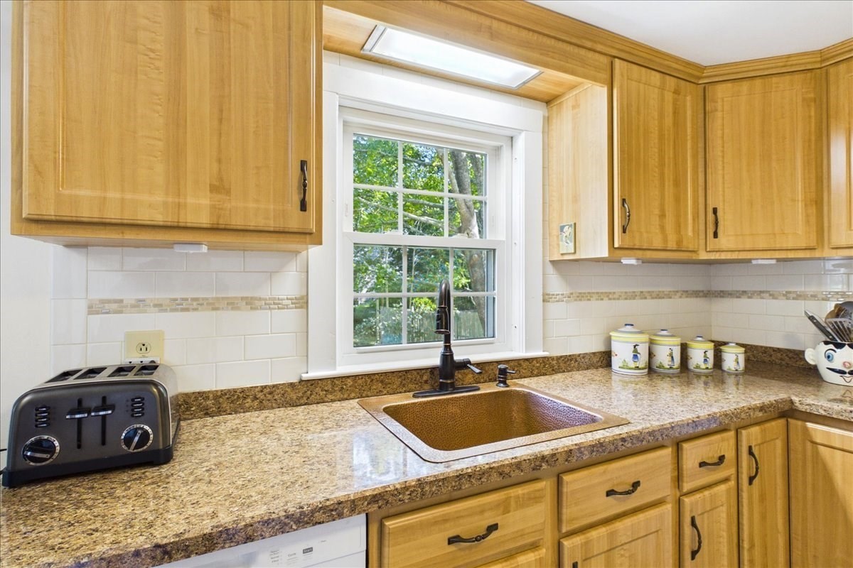 1876 Phinneys Ln, Barnstable, MA 02630 - Image 5