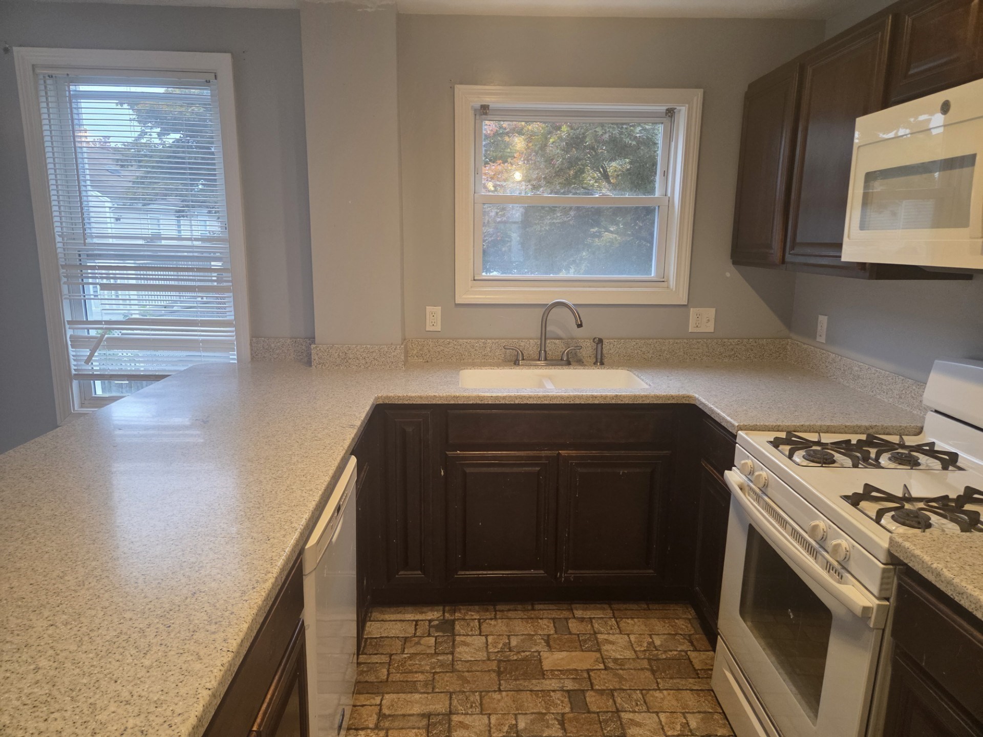 953 Globe Street, Fall River, MA 02724 - Image 5