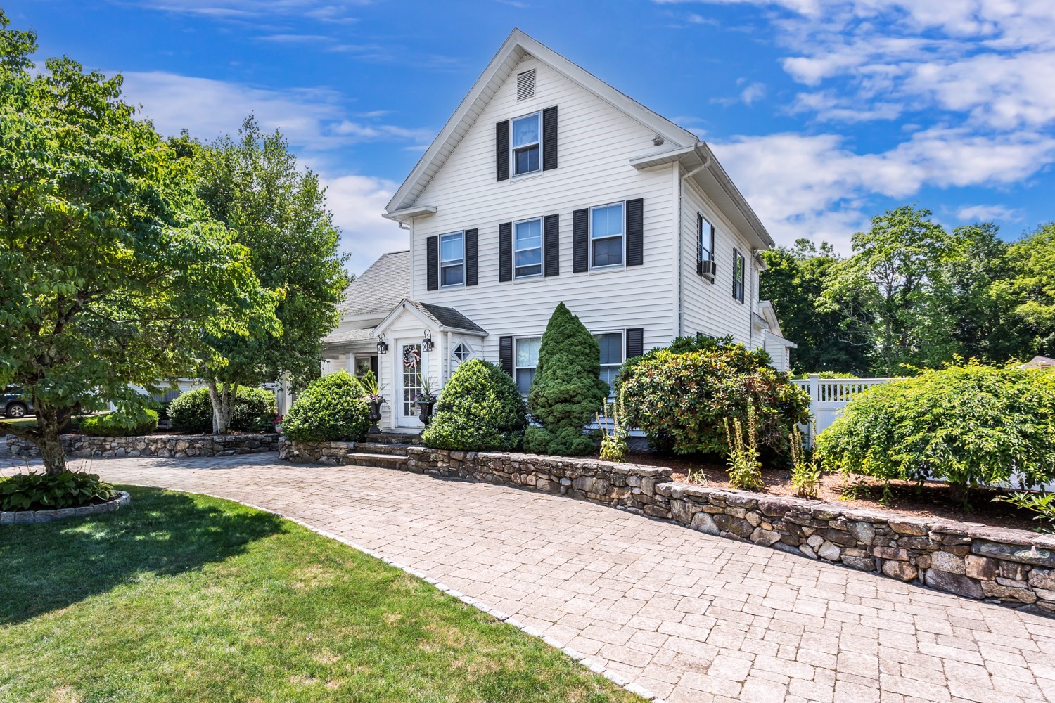 1322 Pond St, Franklin, MA 02038