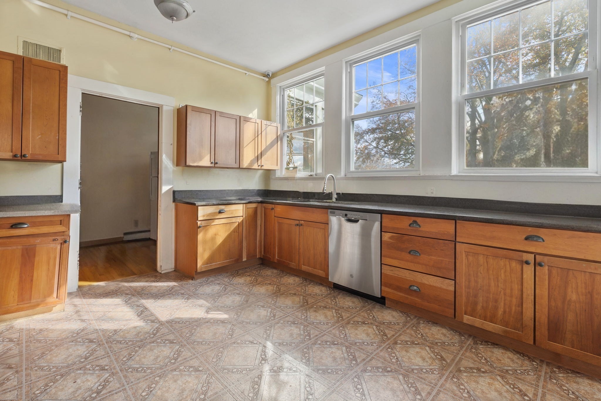 5 Claremont St, Worcester, MA 01610 - Image 9