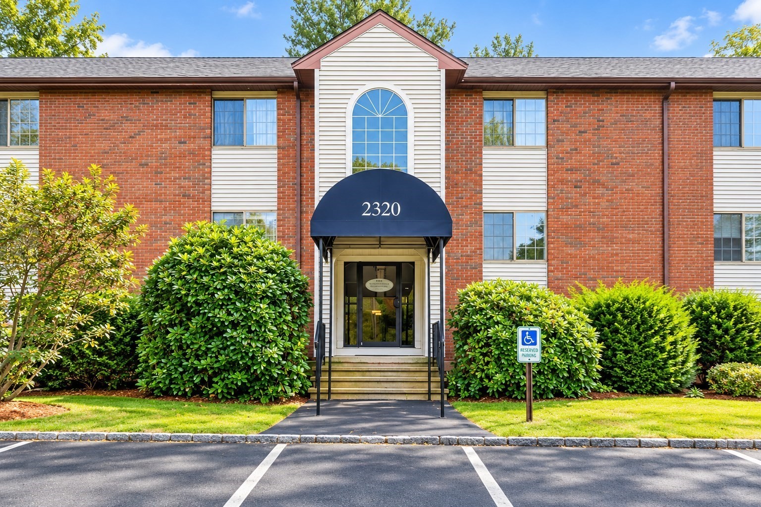 2320 Skyline Dr Unit 18, Lowell, MA 01854