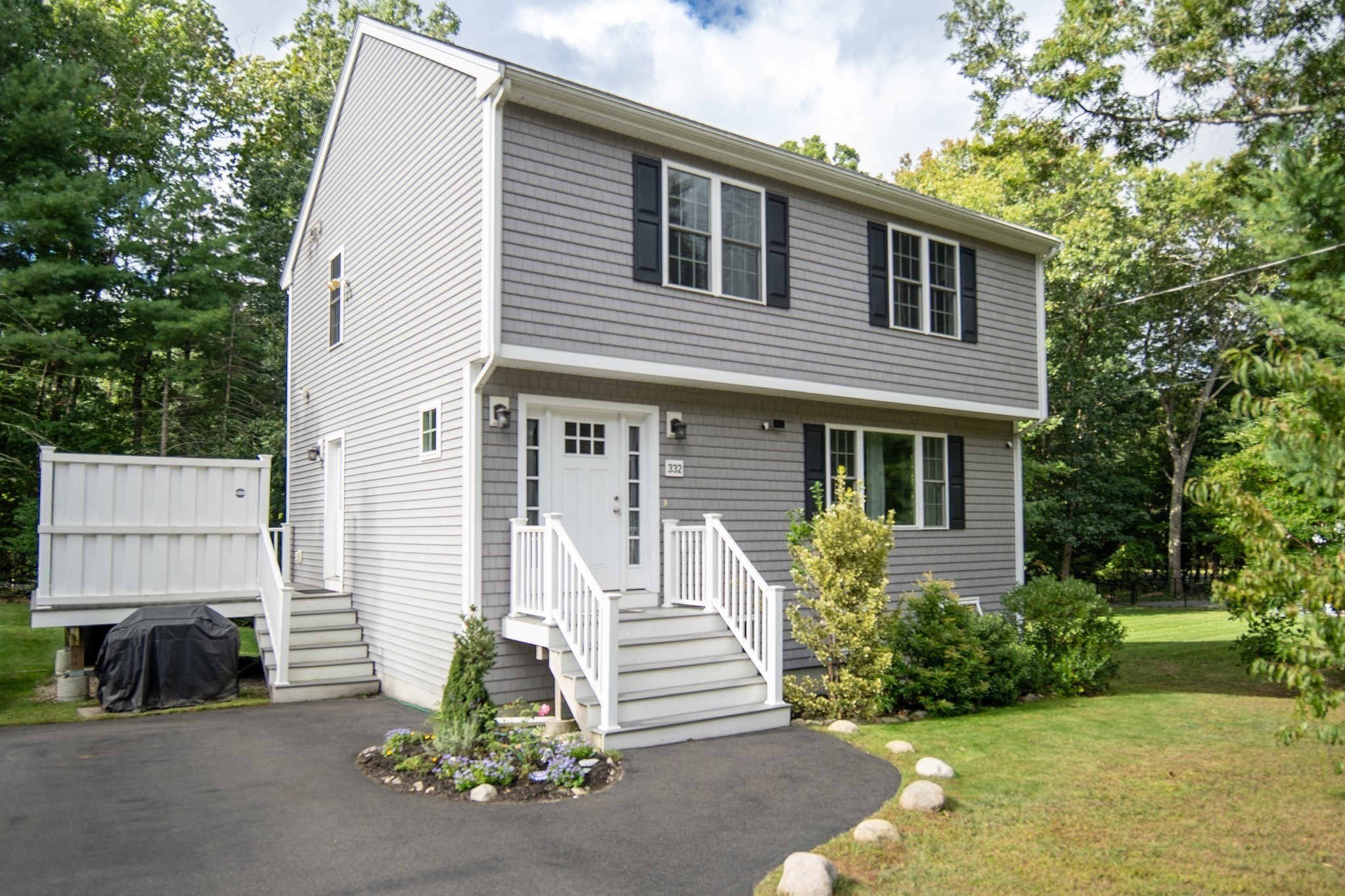 332 Monponsett St, Hanson, MA 02341