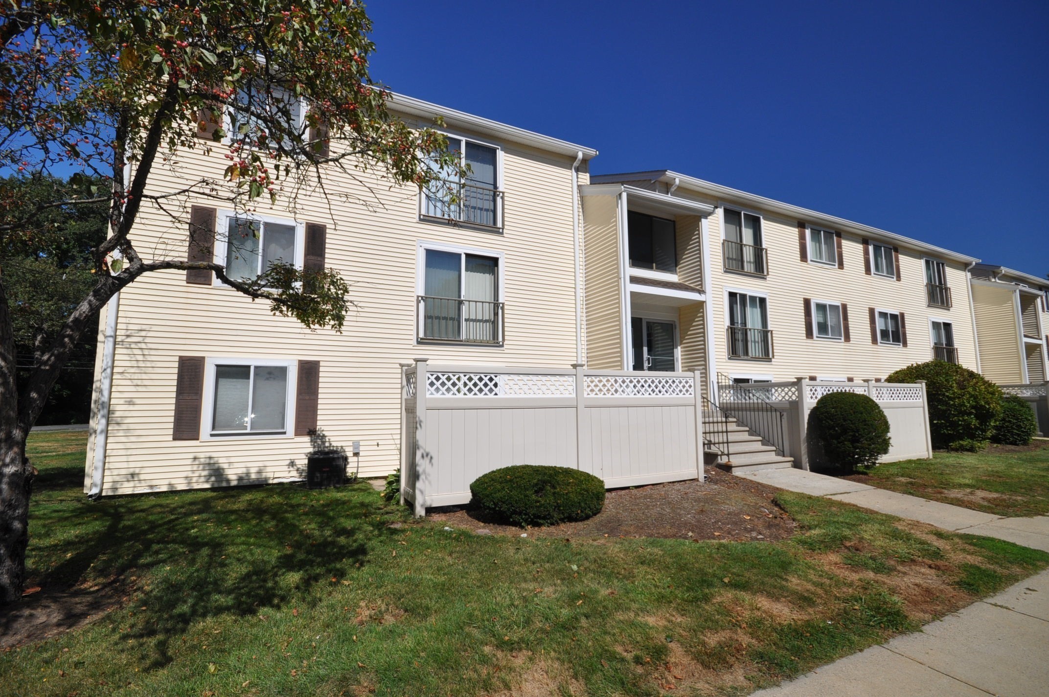 49 Village Brook Lane Unit 6, Natick, MA 01760