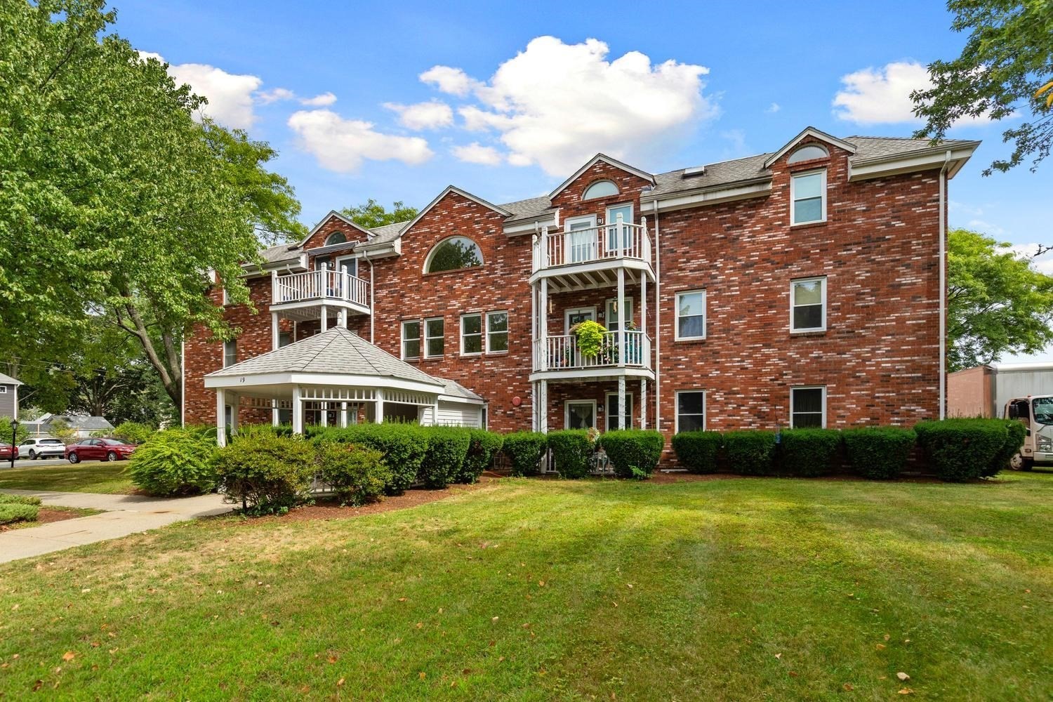 19 Paris St Unit 203, Medford, MA 02155