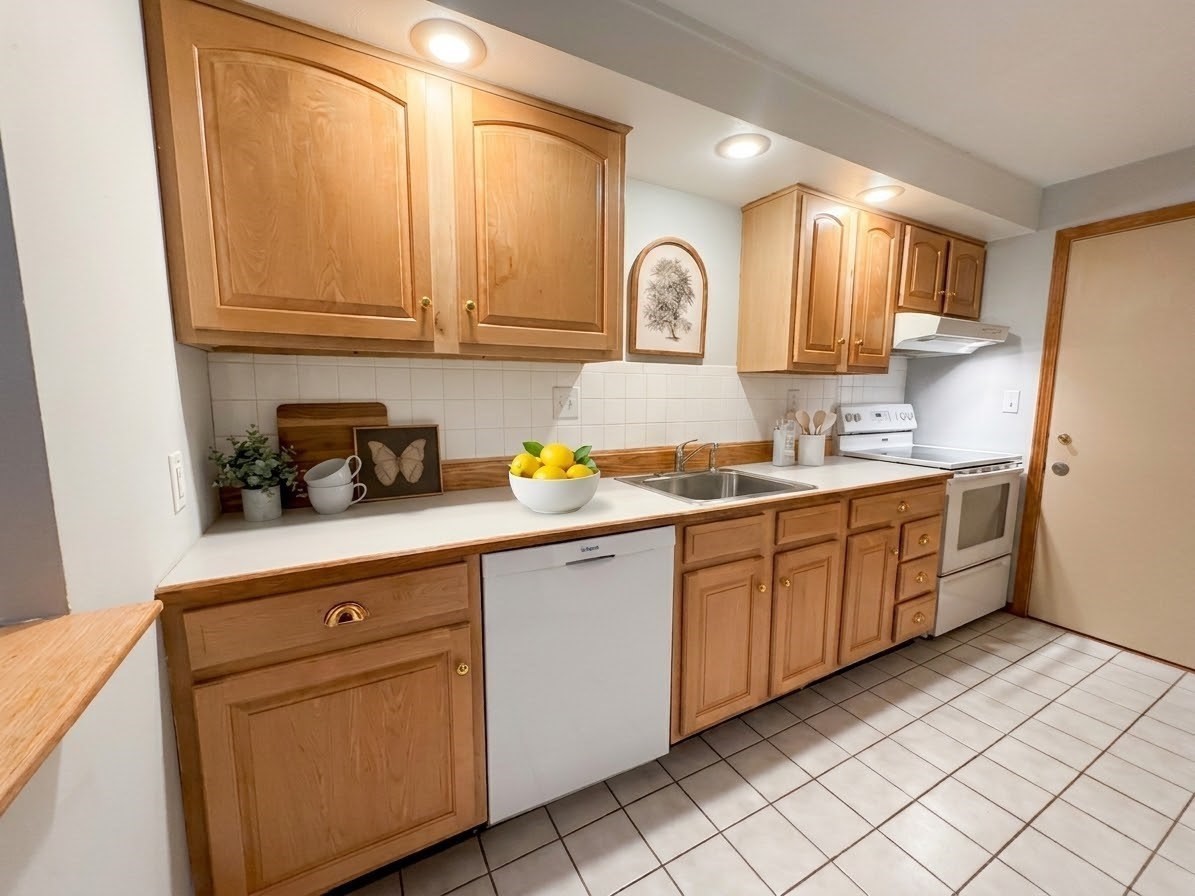 276 Albion Unit 5, Wakefield, MA 01880 - Image 3
